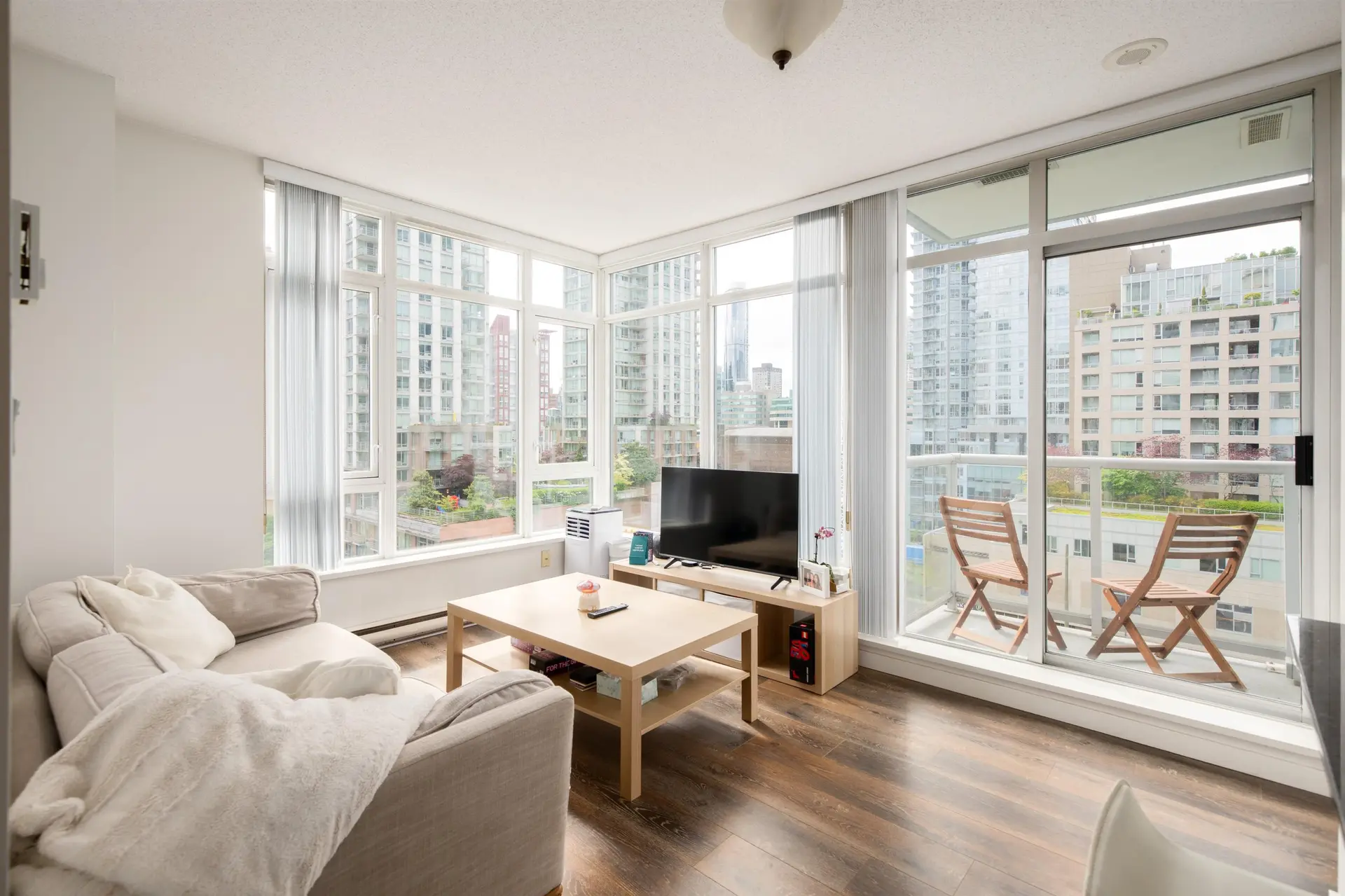 #801 480 Robson Street - Image 5