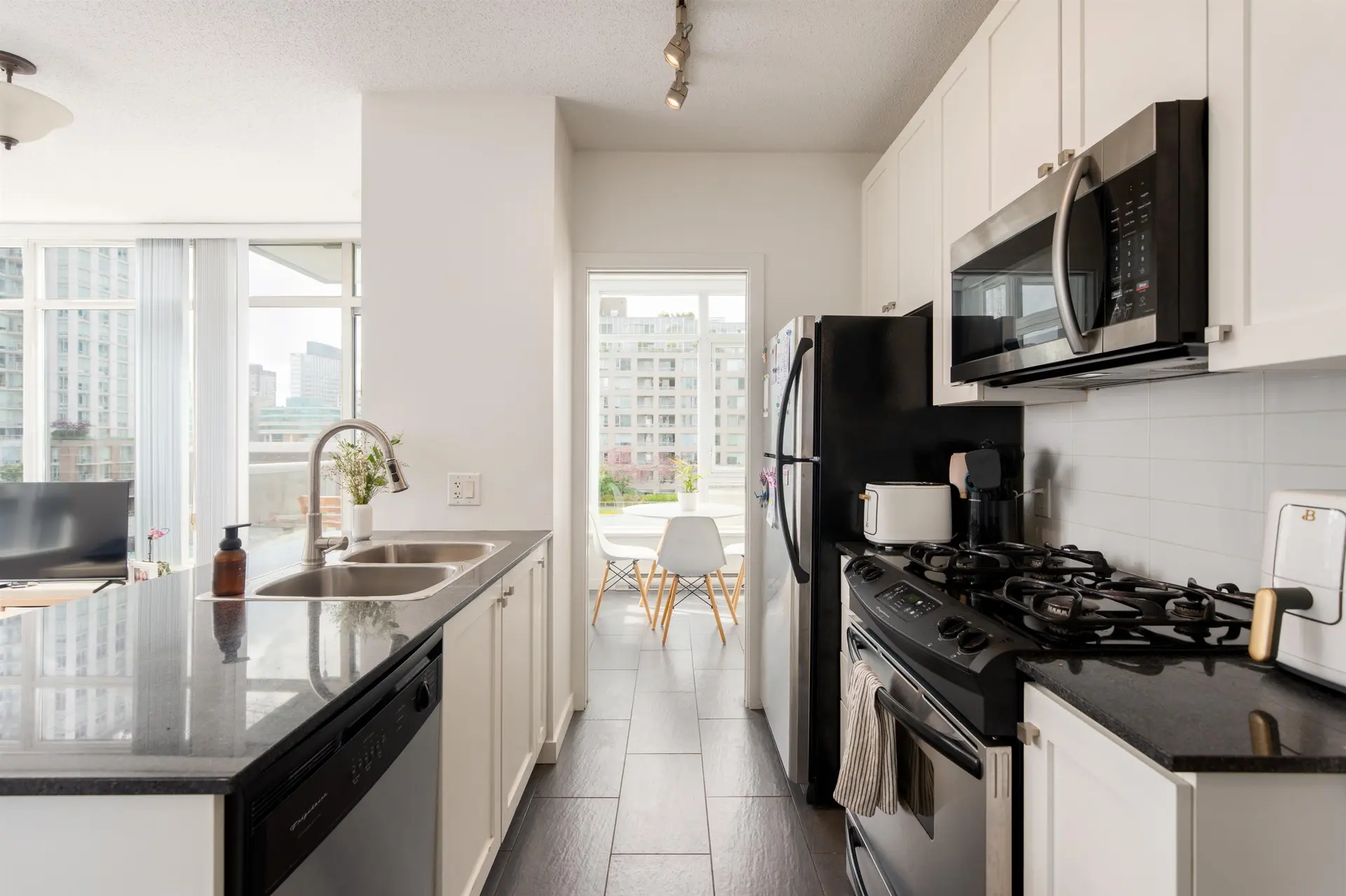 #801 480 Robson Street - Image 10