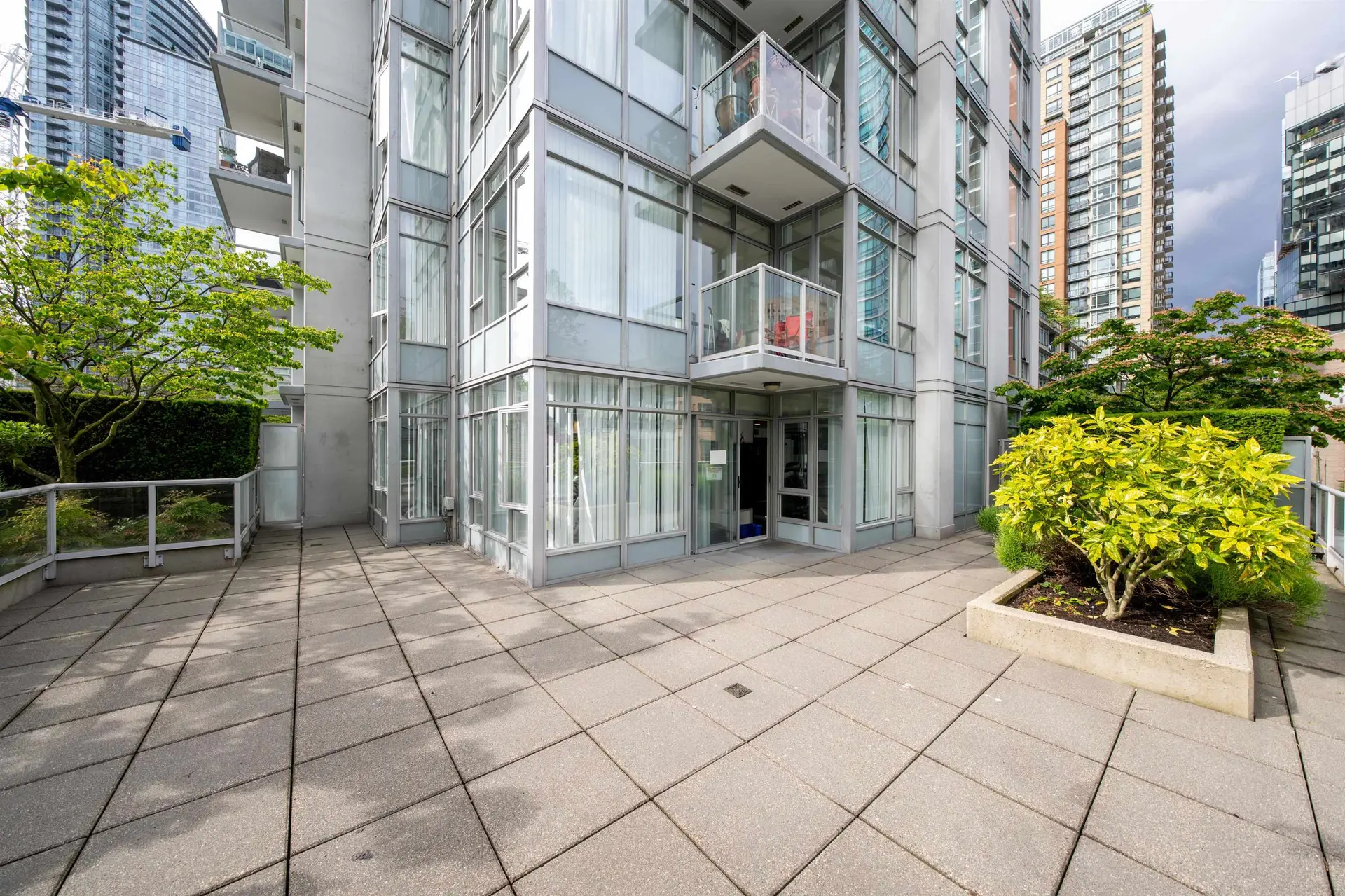 #801 480 Robson Street - Image 18