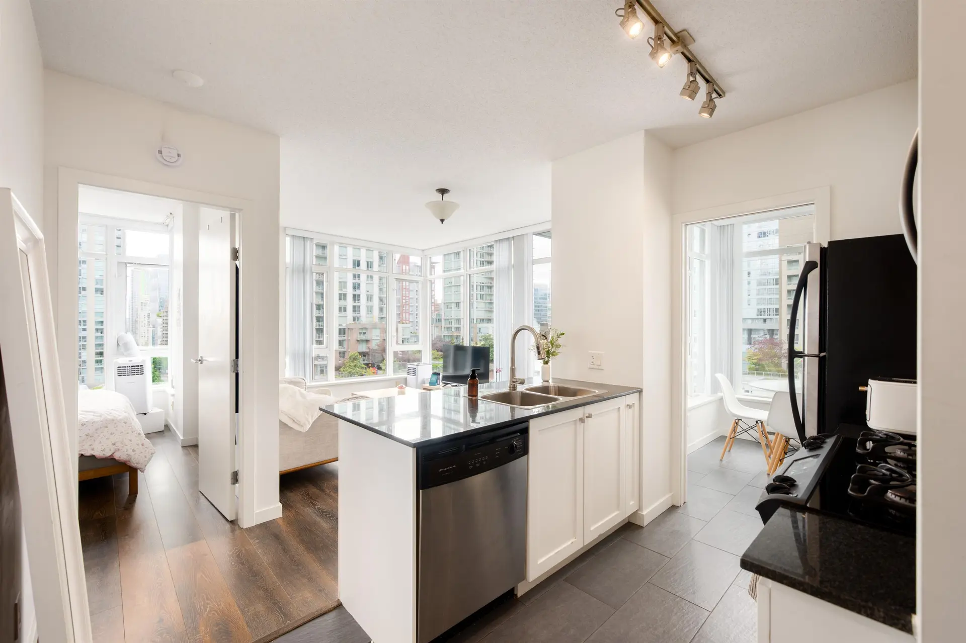 #801 480 Robson Street - Image 11