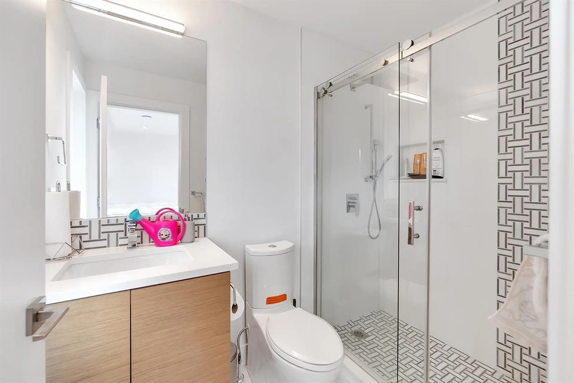 356 W Queens Road - Image 11