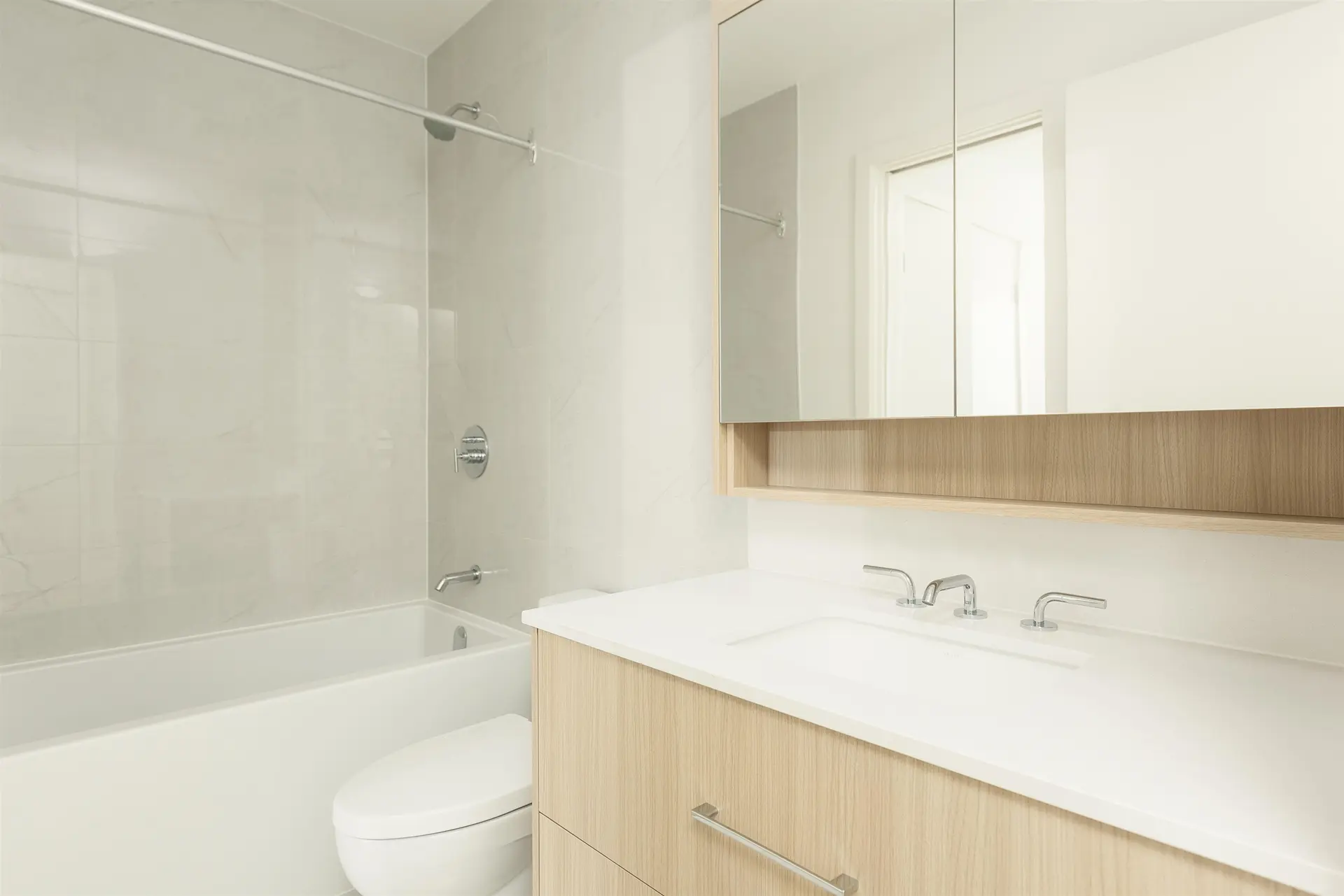 #202 9675 King George Boulevard - Image 4