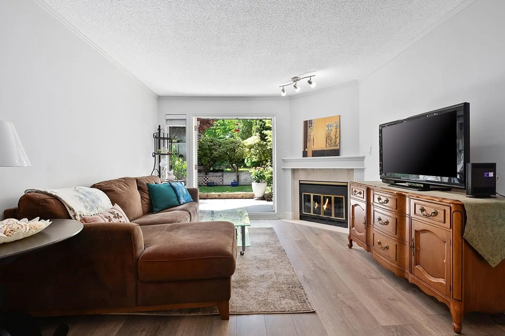 #102 74 Miner Street - Image 6