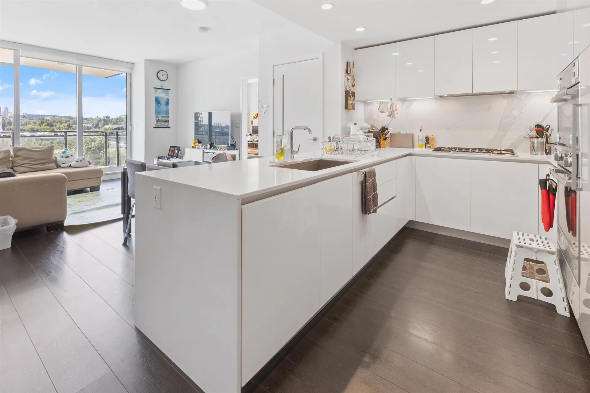 #607 2085 Skyline Court - Image 8