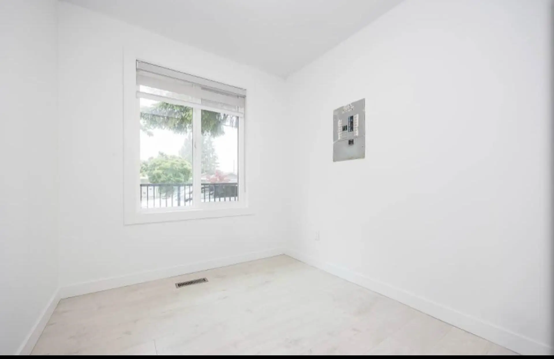 #20367 Kent Street - Image 10