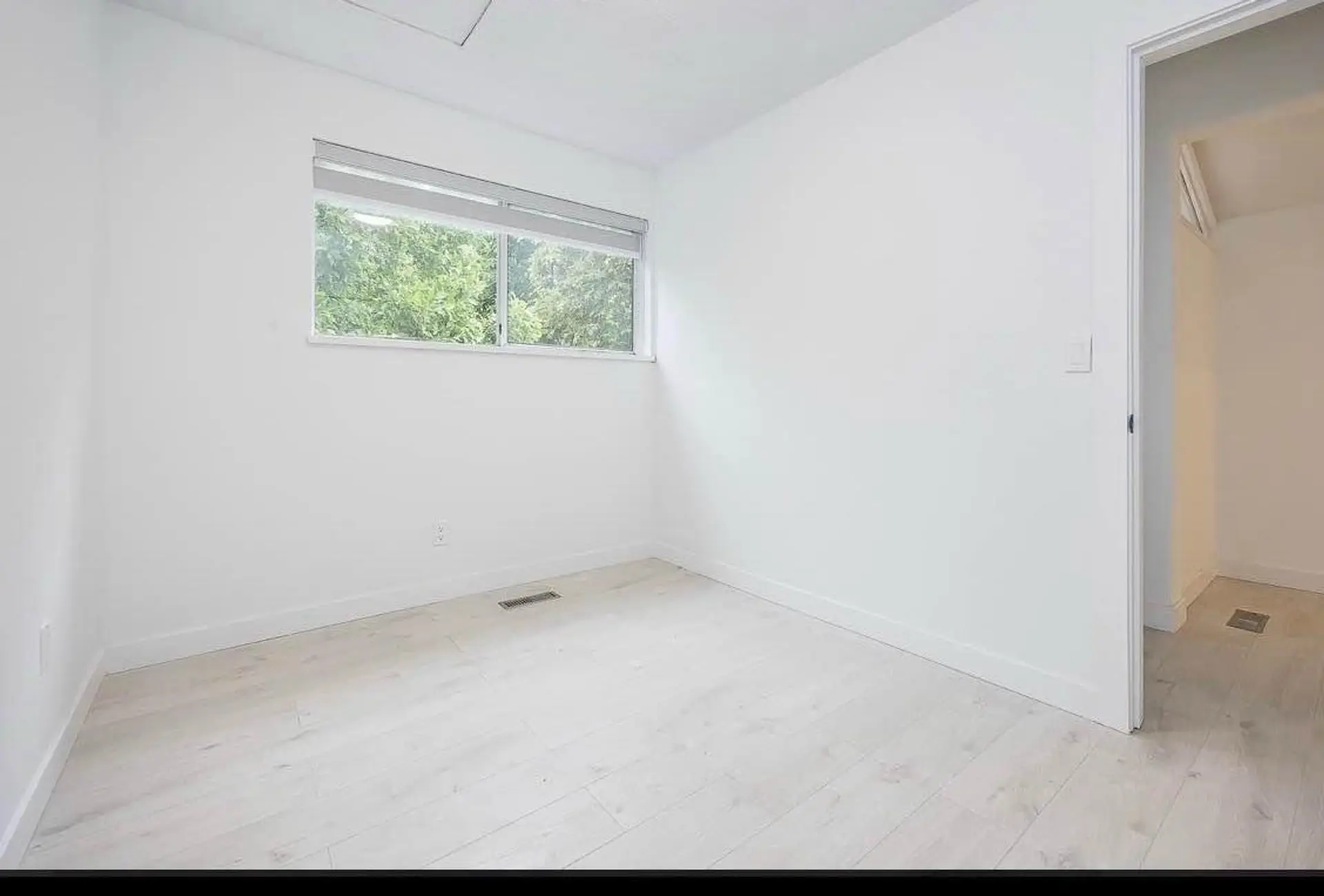 #20367 Kent Street - Image 8