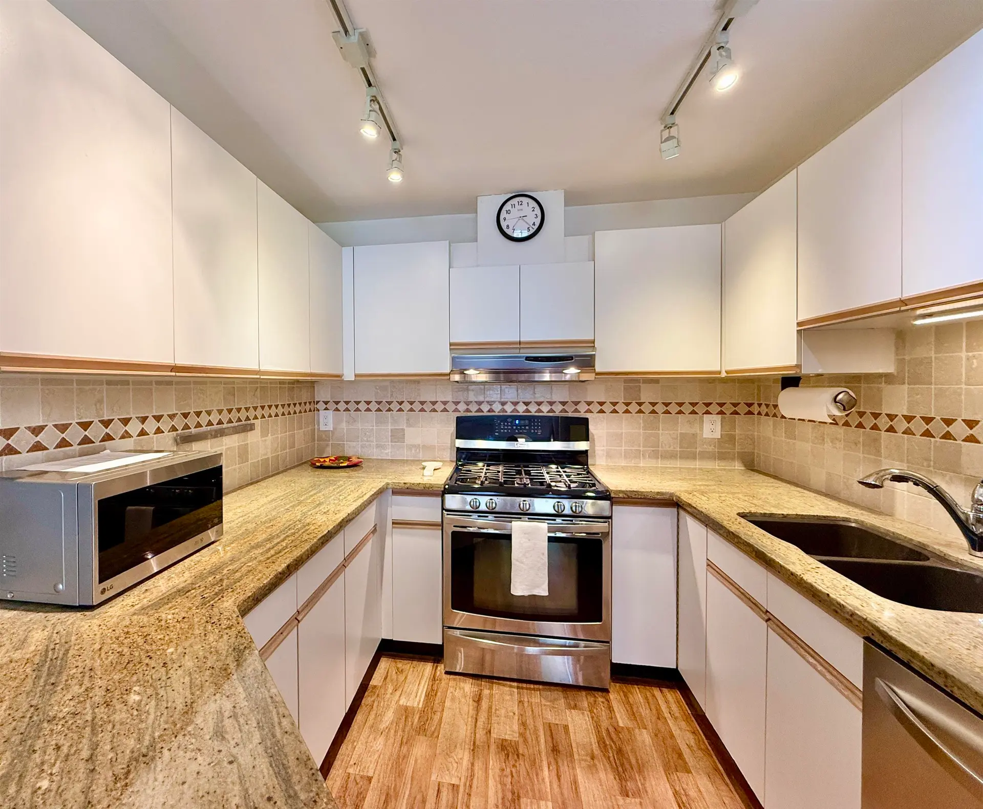 #3 699 Dougall Road - Image 5