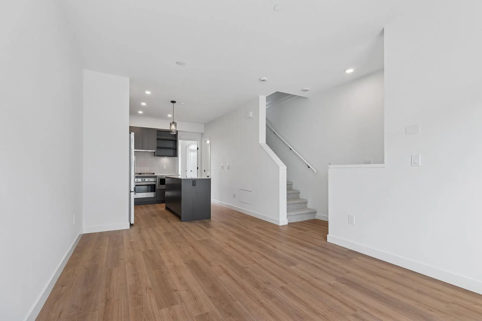 #212 921 Grant Street - Image 3