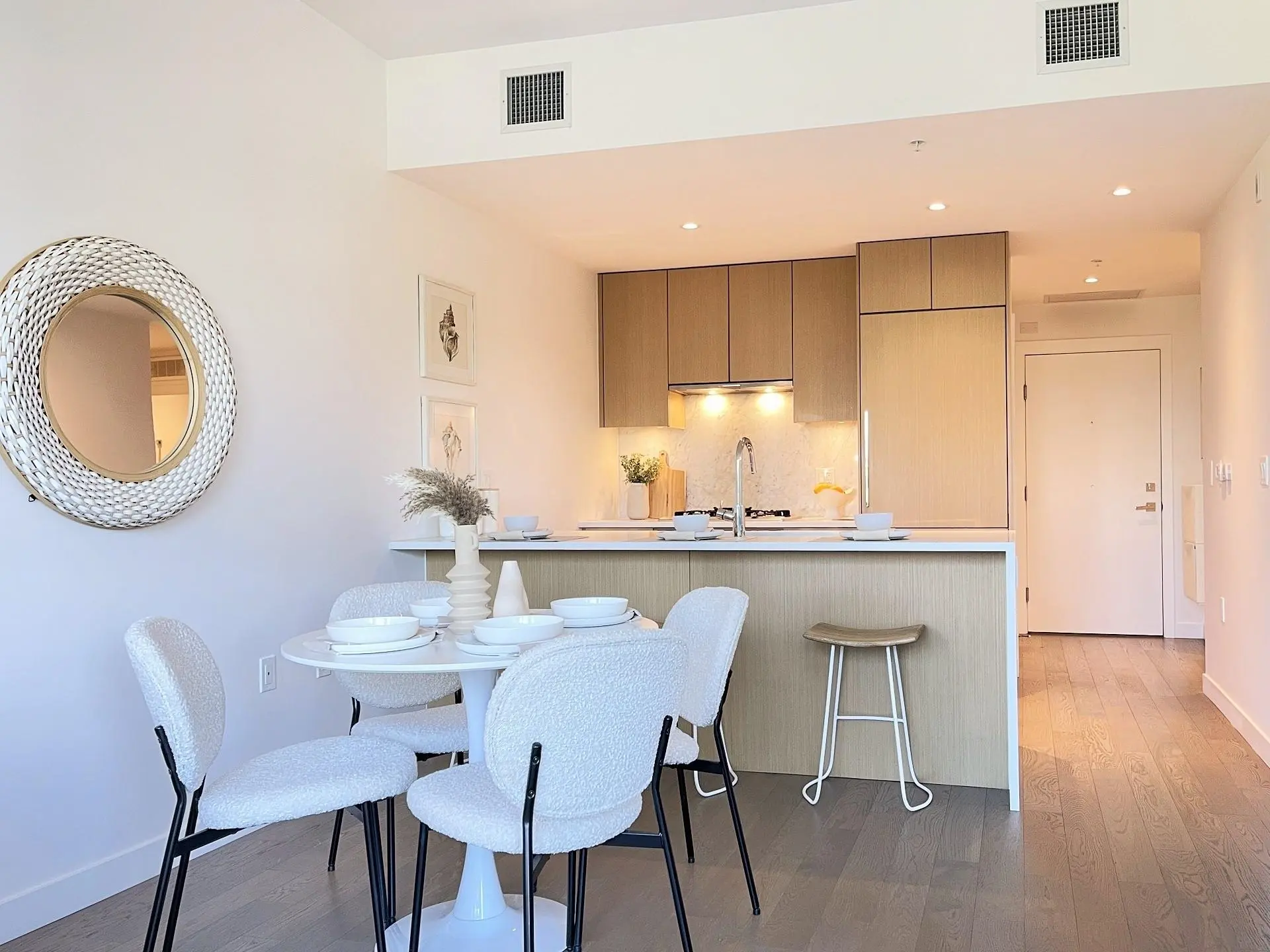 #302 5383 Cambie Street - Image 5
