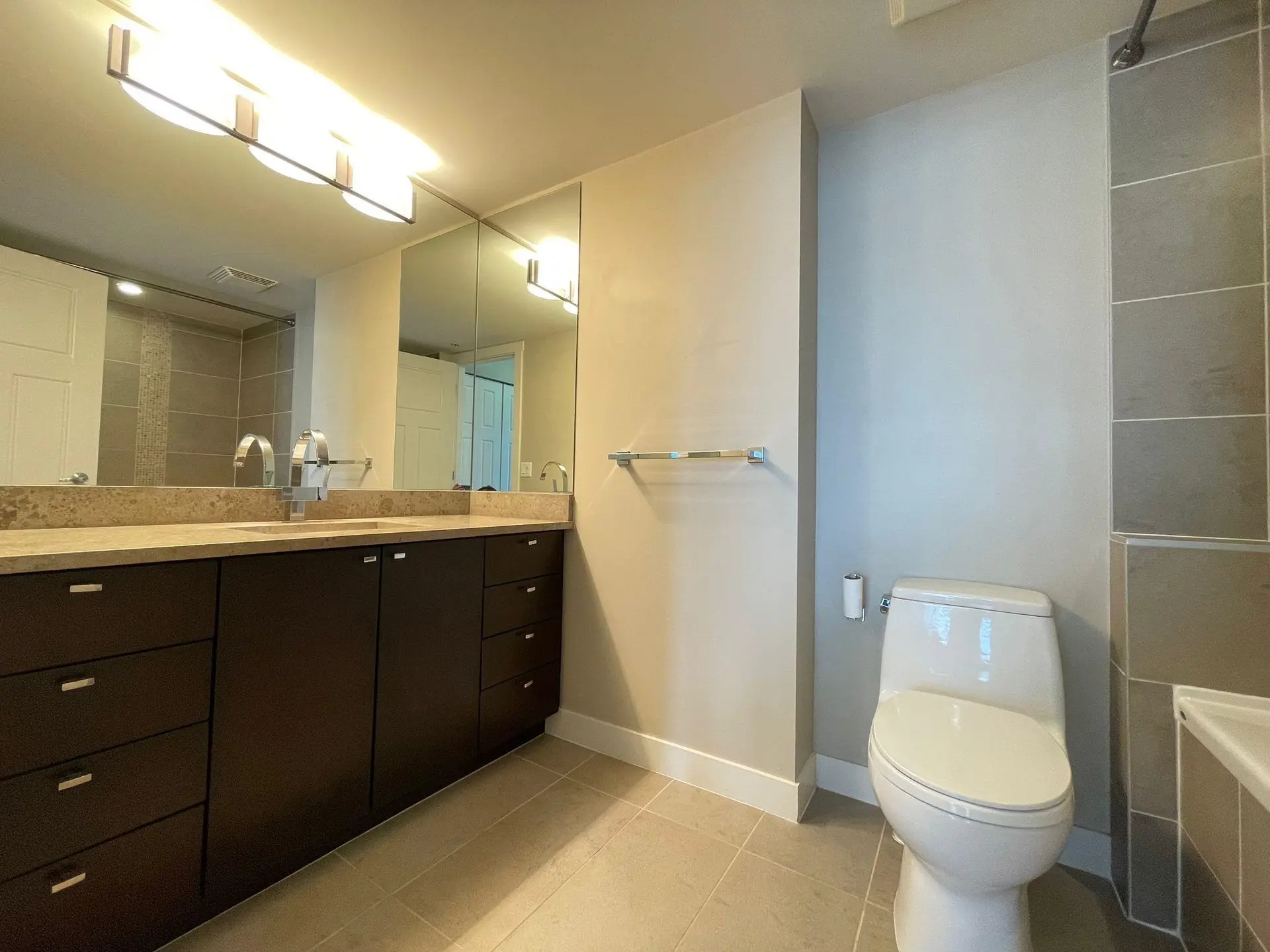 #2607 2978 Glen Drive - Image 18