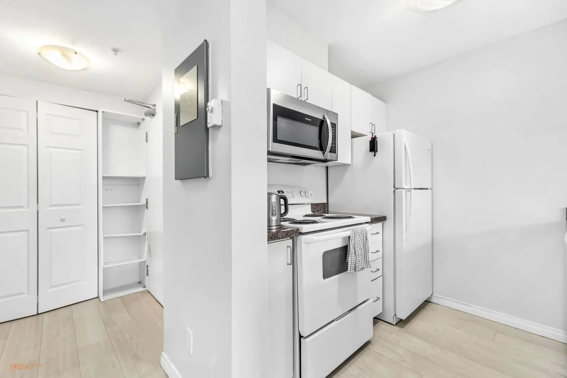 #2010 438 Seymour Street - Image 3