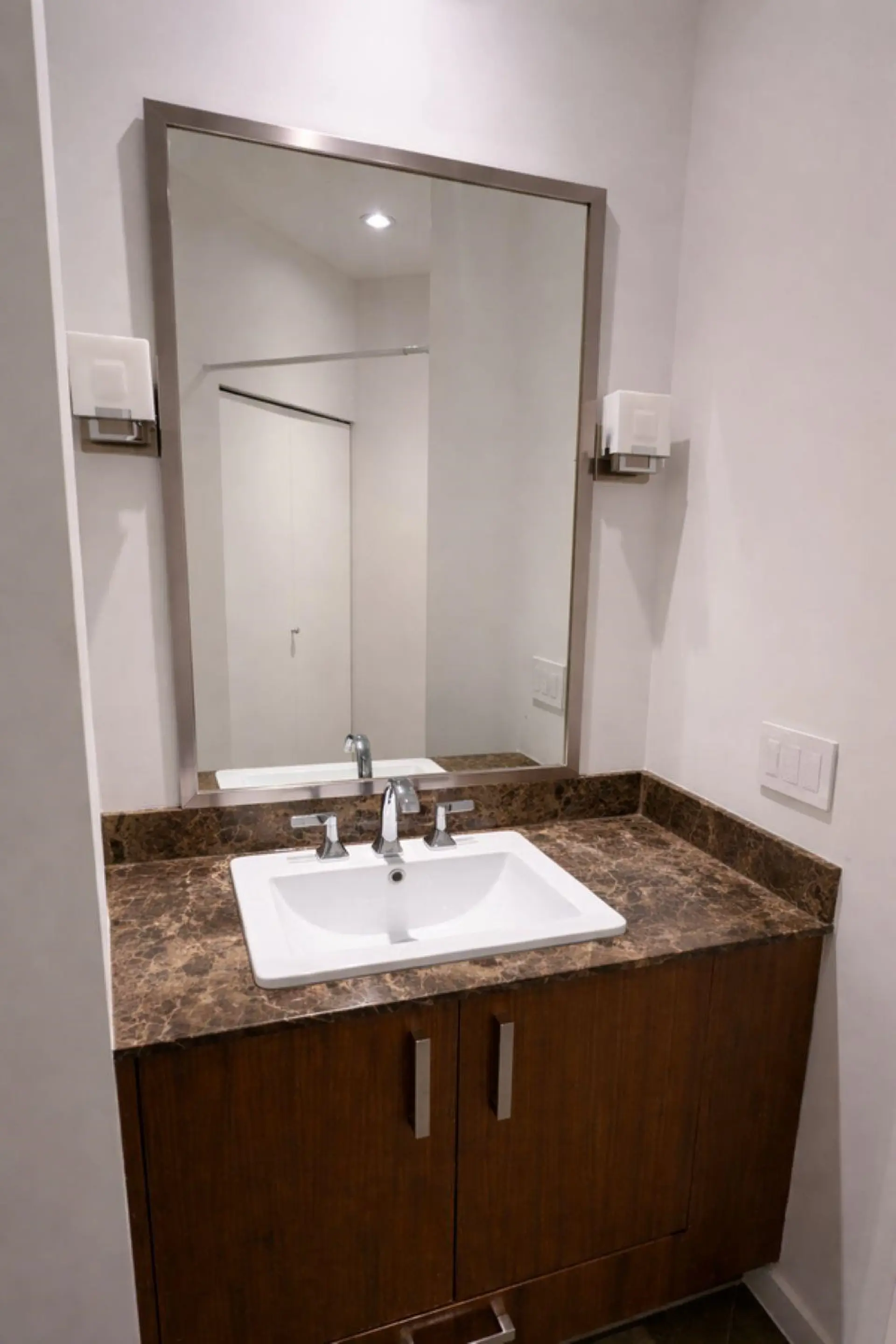 #405 5889 Irmin Street - Image 6