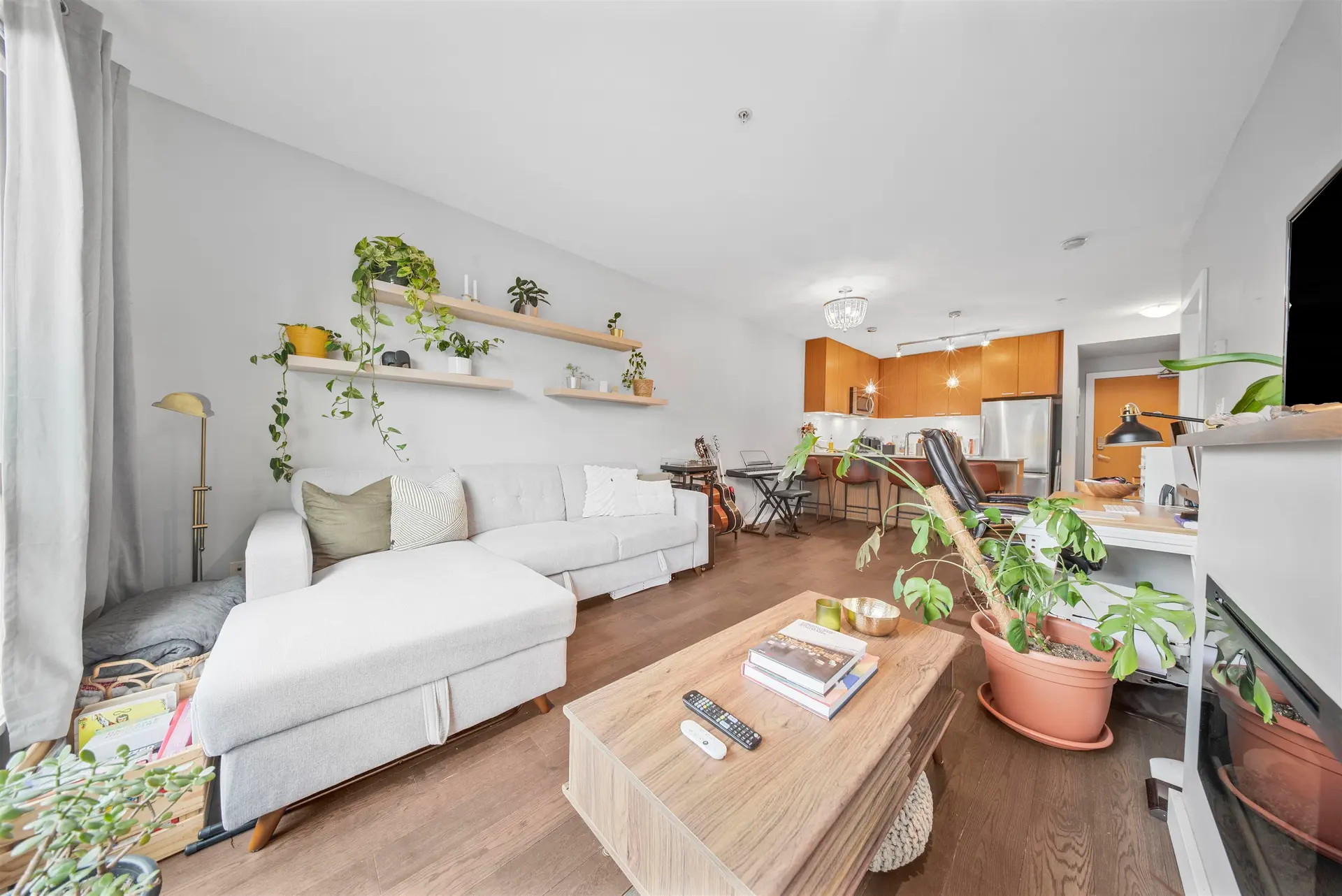 #205 1330 Marine Drive - Image 6