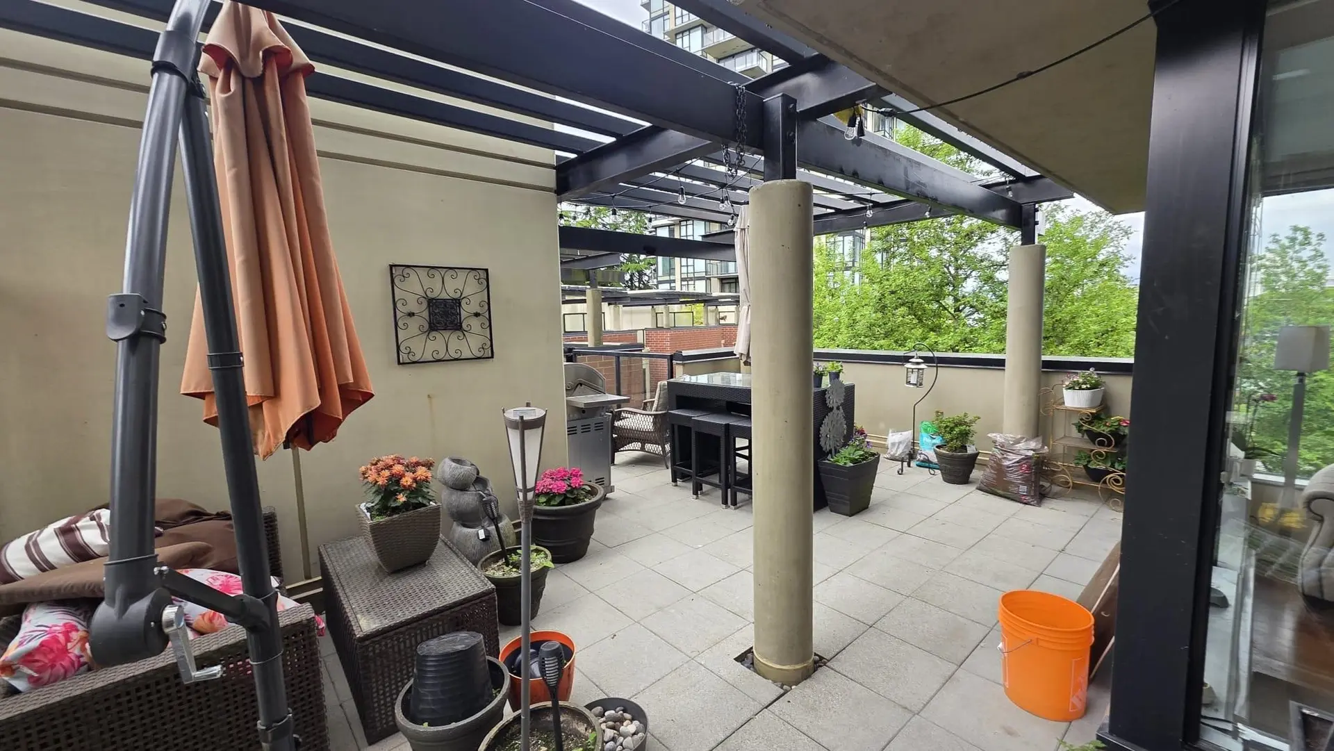 #405 11 E Royal Avenue - Image 1
