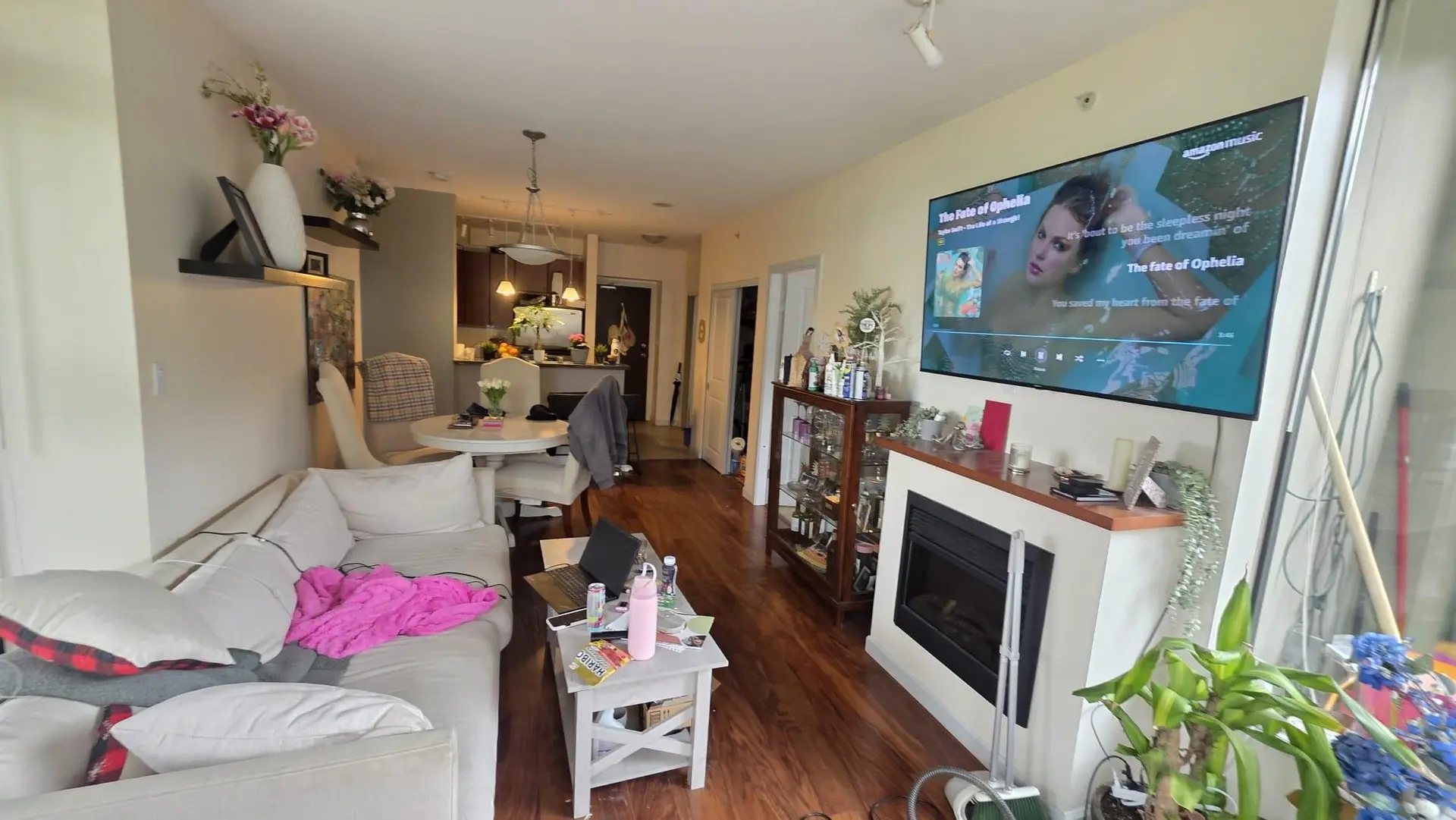 #405 11 E Royal Avenue - Image 4