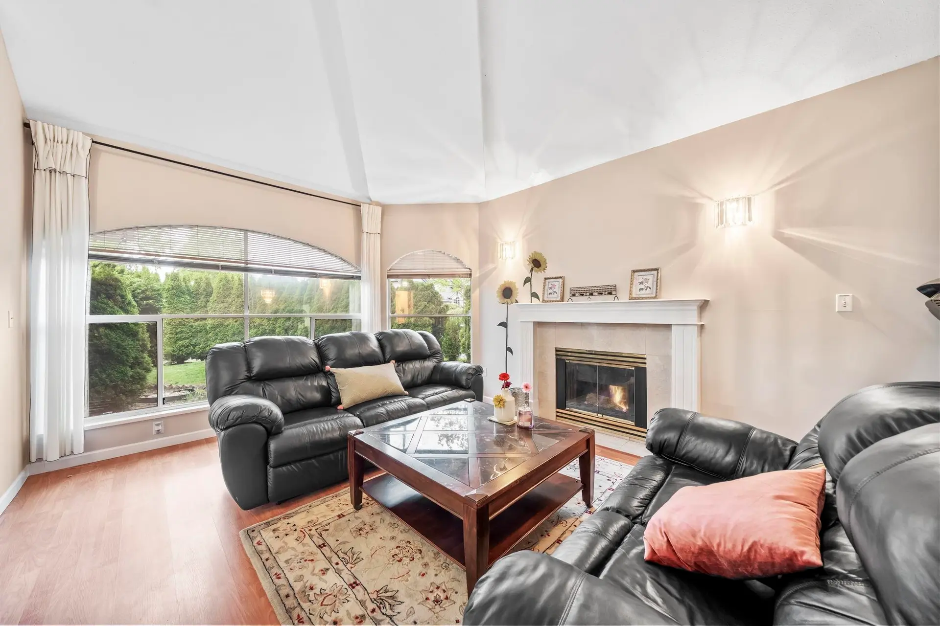 10898 160a Street - Image 2