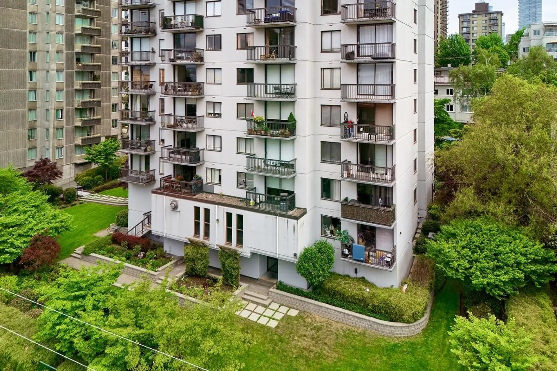 #307 1146 Harwood Street - Image 2