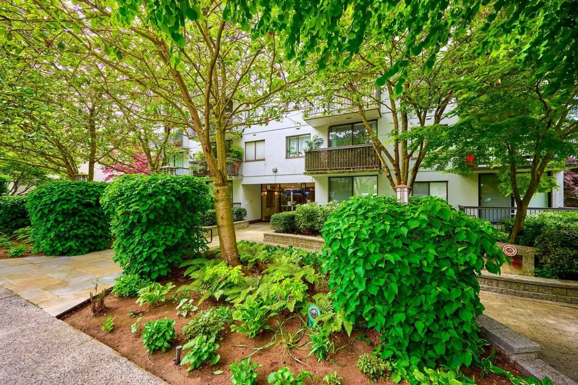 #307 1146 Harwood Street - Image 1