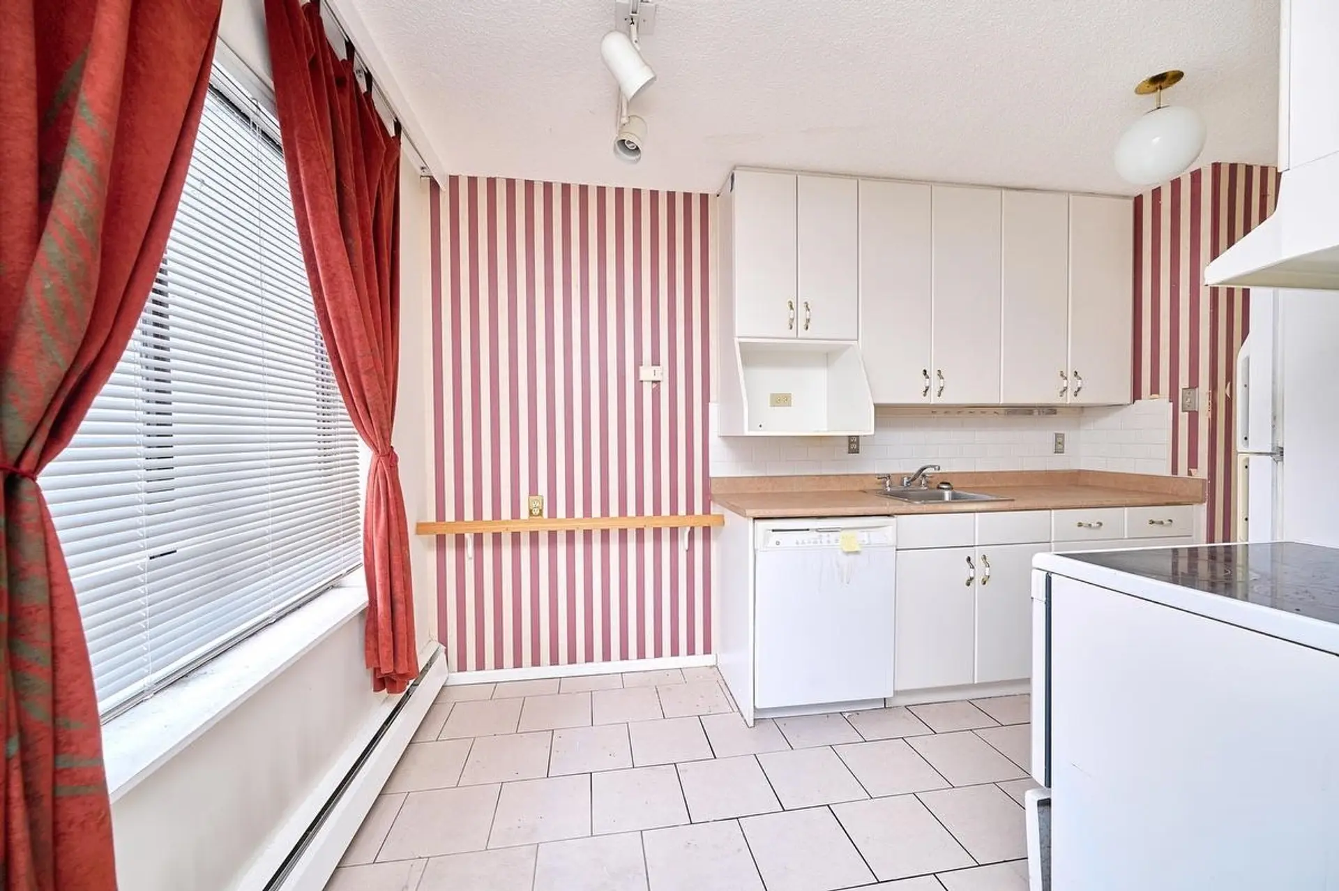 #307 1146 Harwood Street - Image 10