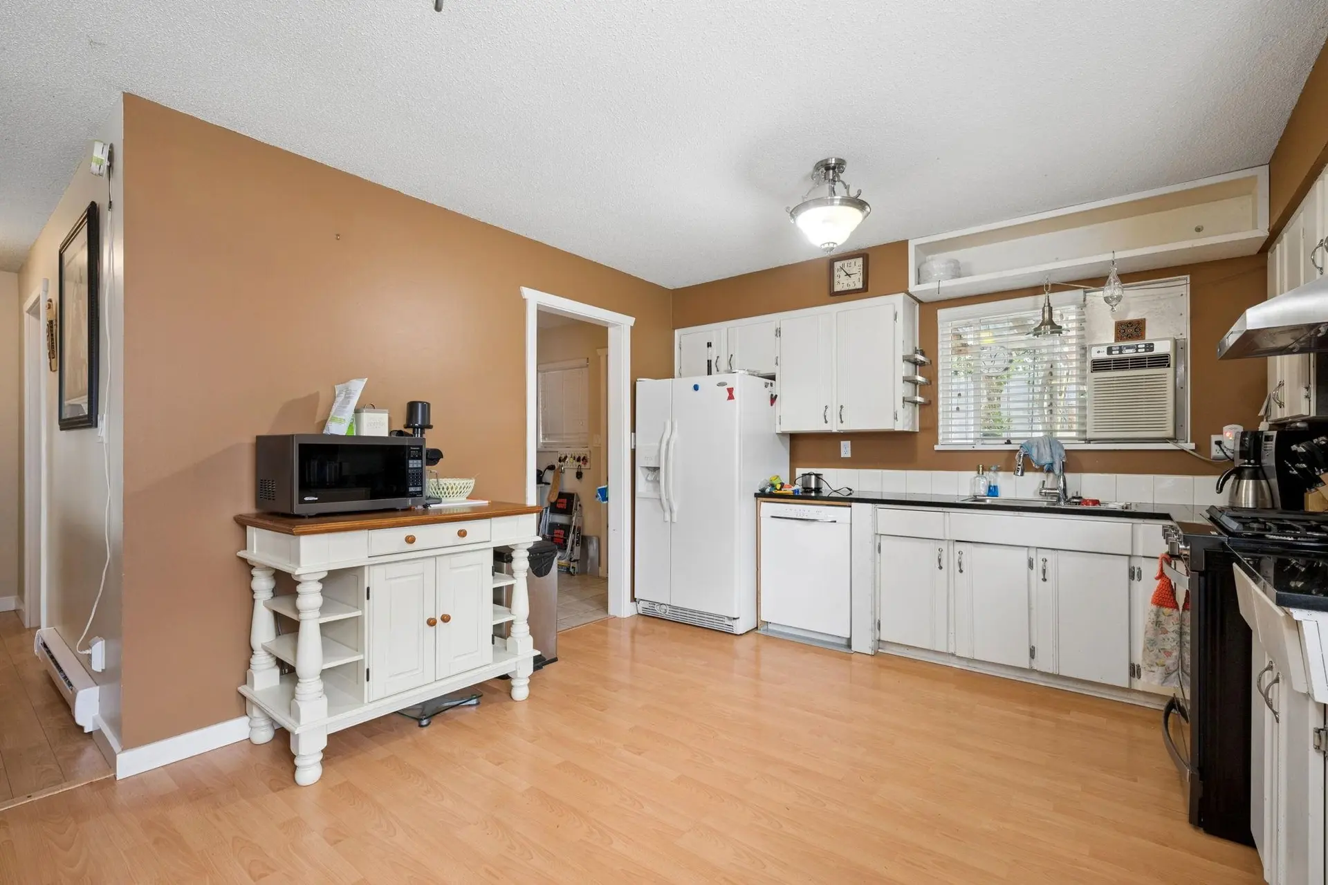 5120 59a Street - Image 7