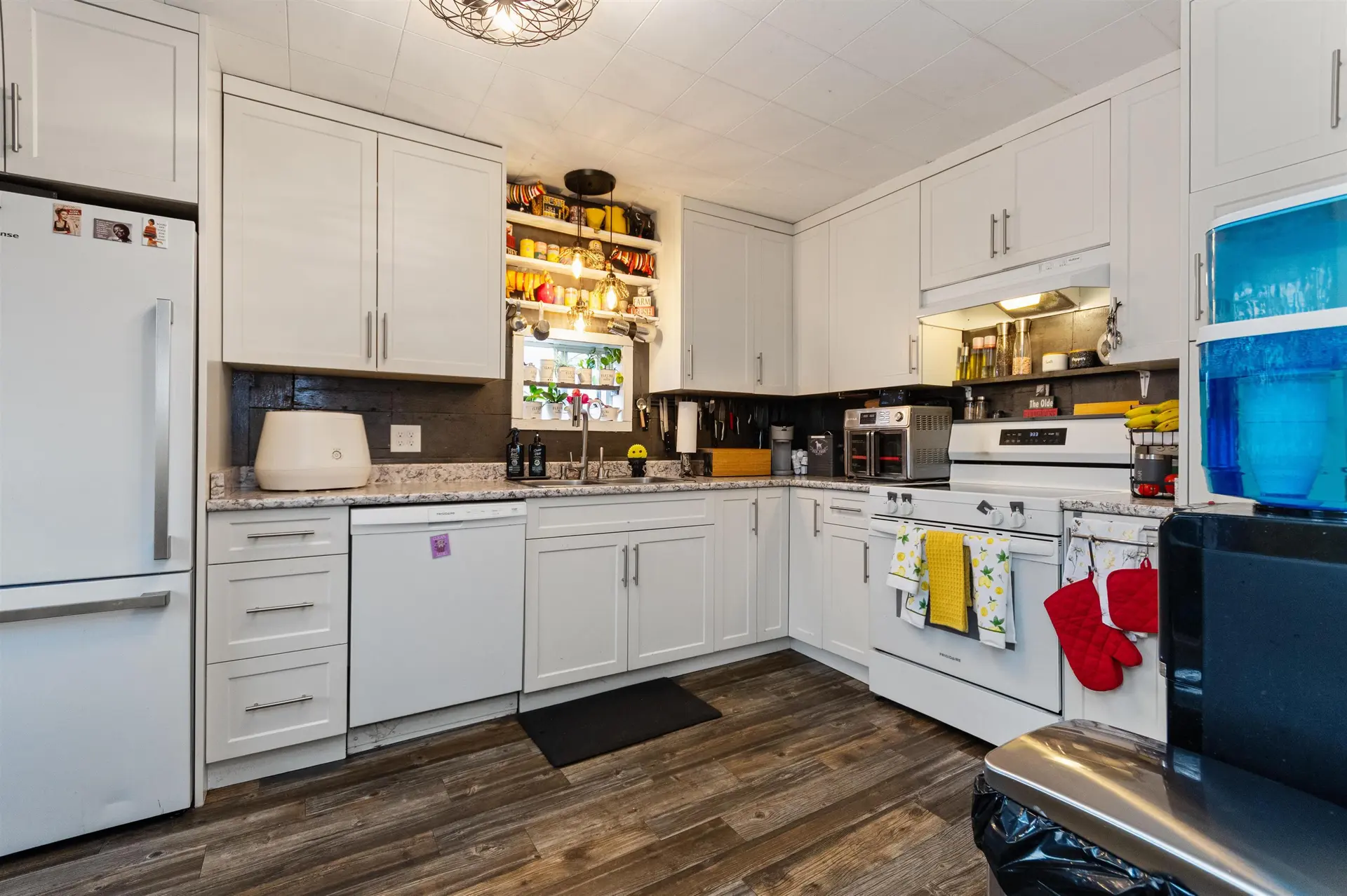 45573 Wellington Avenue - Image 12