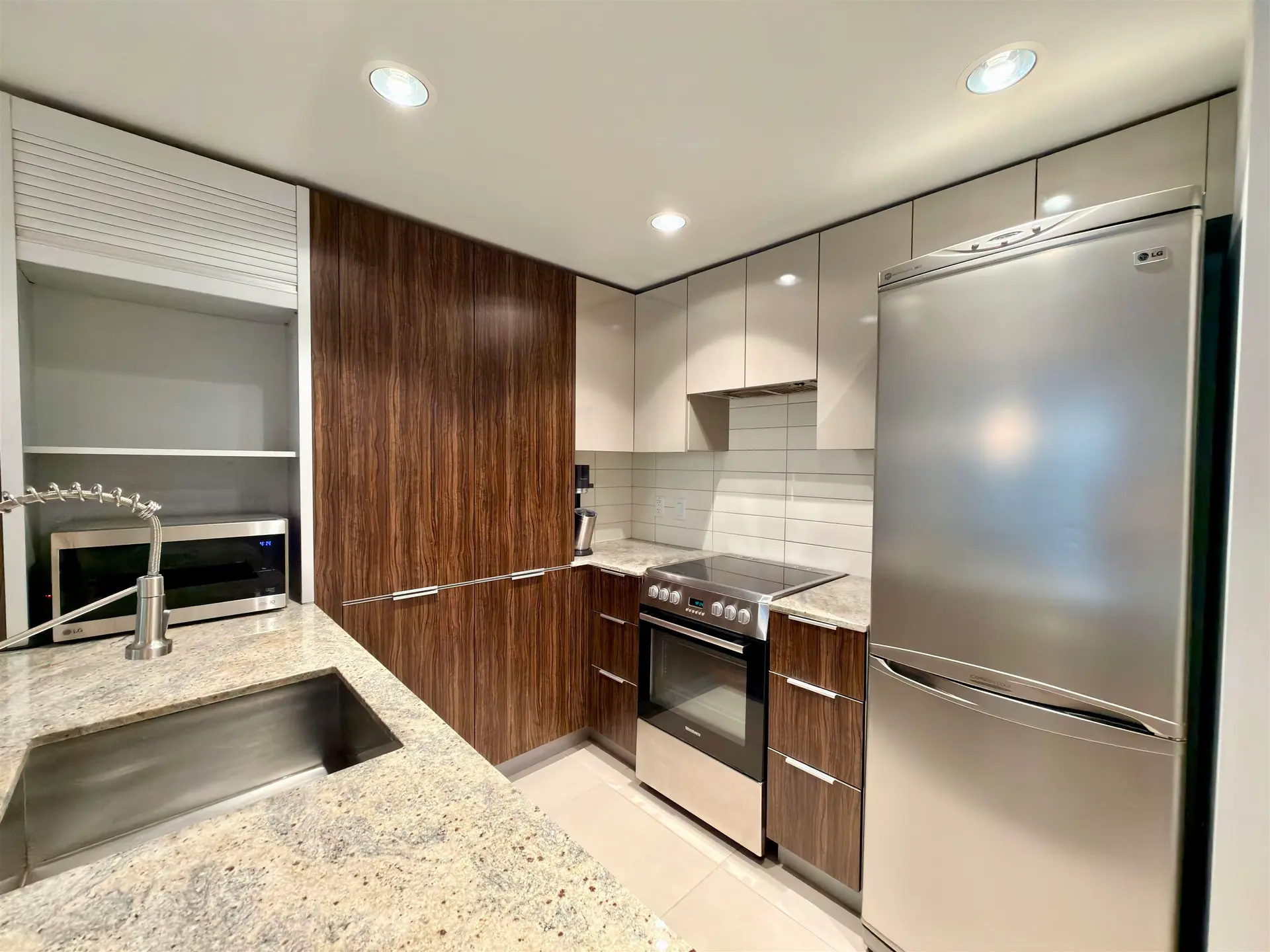 #407 1088 Richards Street - Image 3