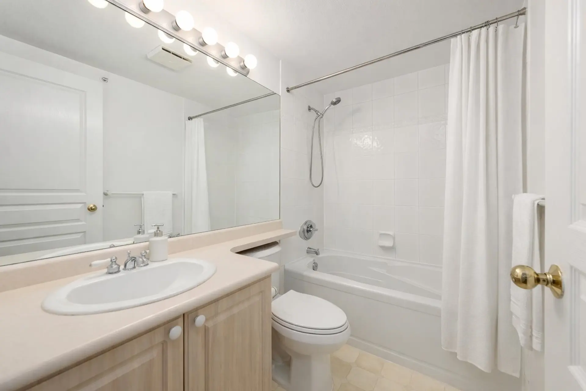 #15 3428 Adanac Street - Image 9