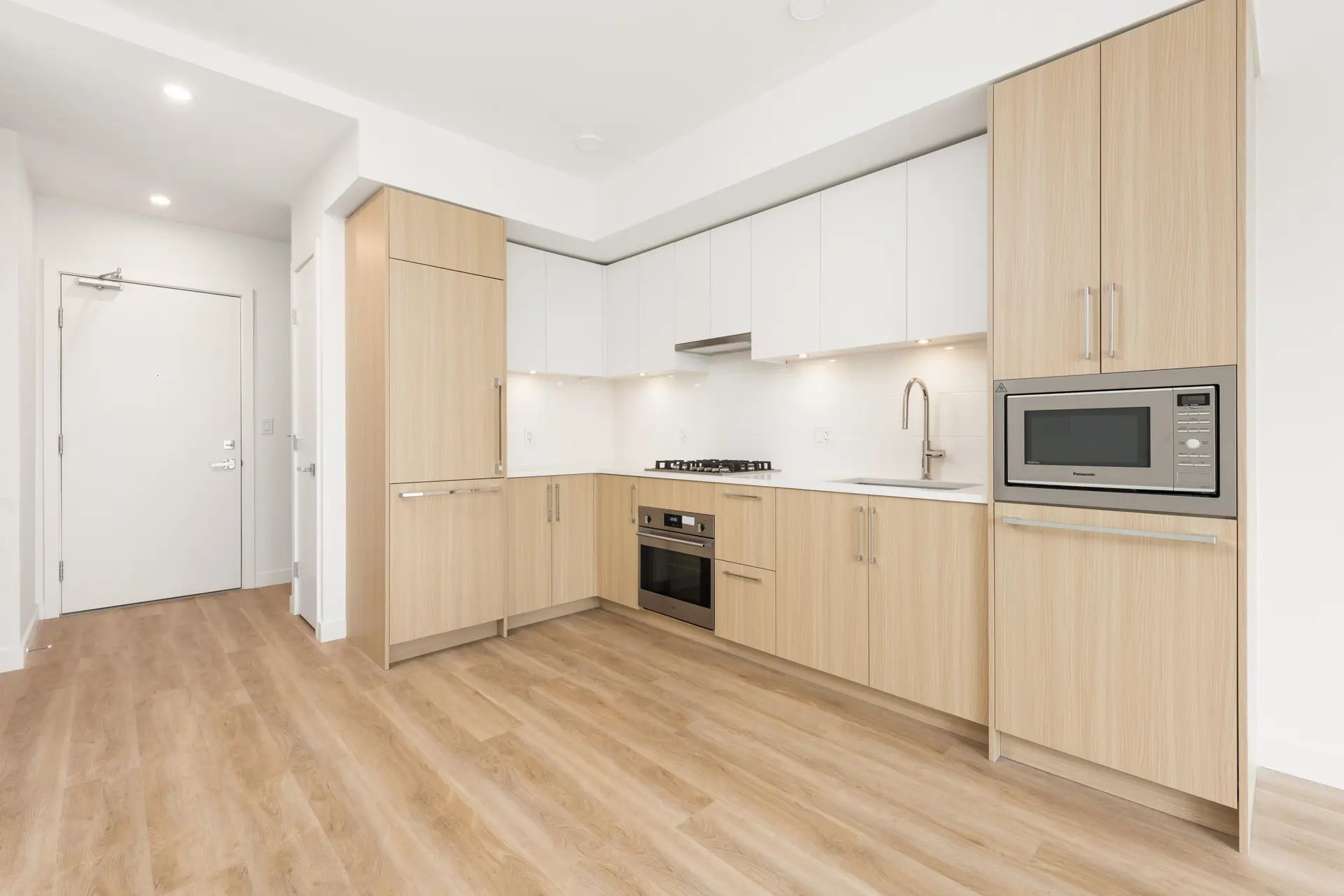 #408 9675 King George Boulevard - Image 3