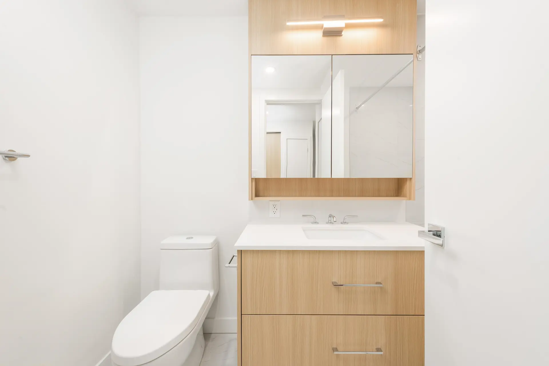 #408 9675 King George Boulevard - Image 5