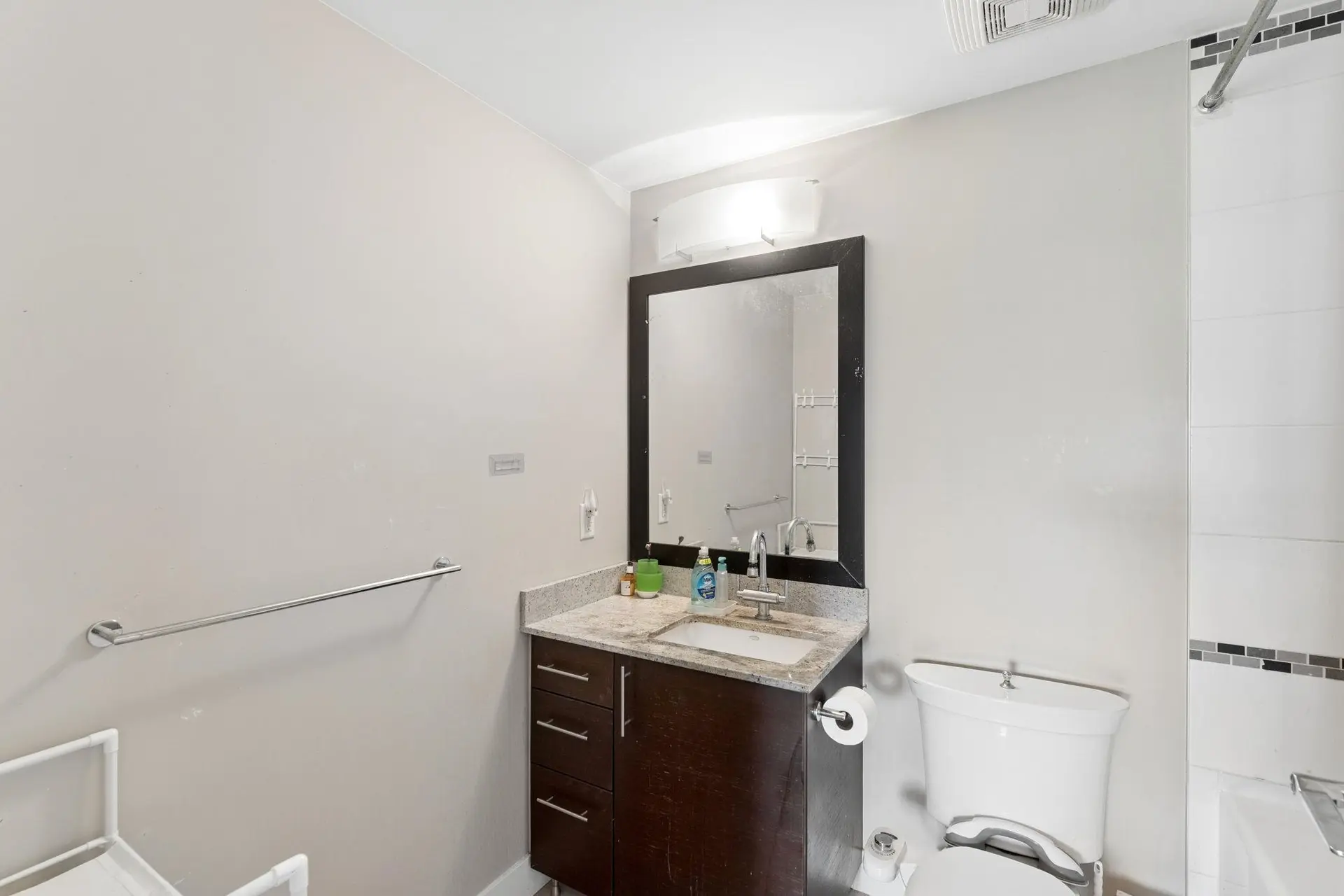 #407 14300 Riverport Way - Image 10