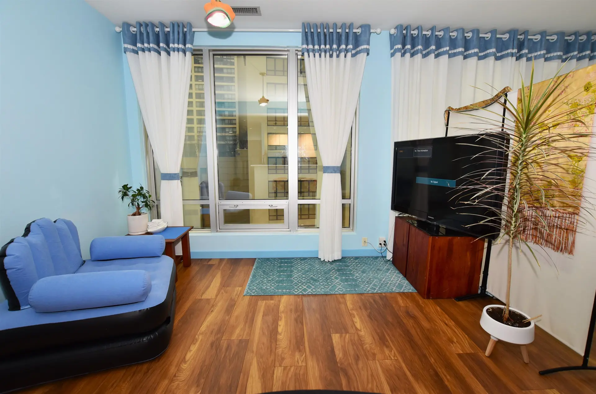 #614 989 Nelson Street - Image 2