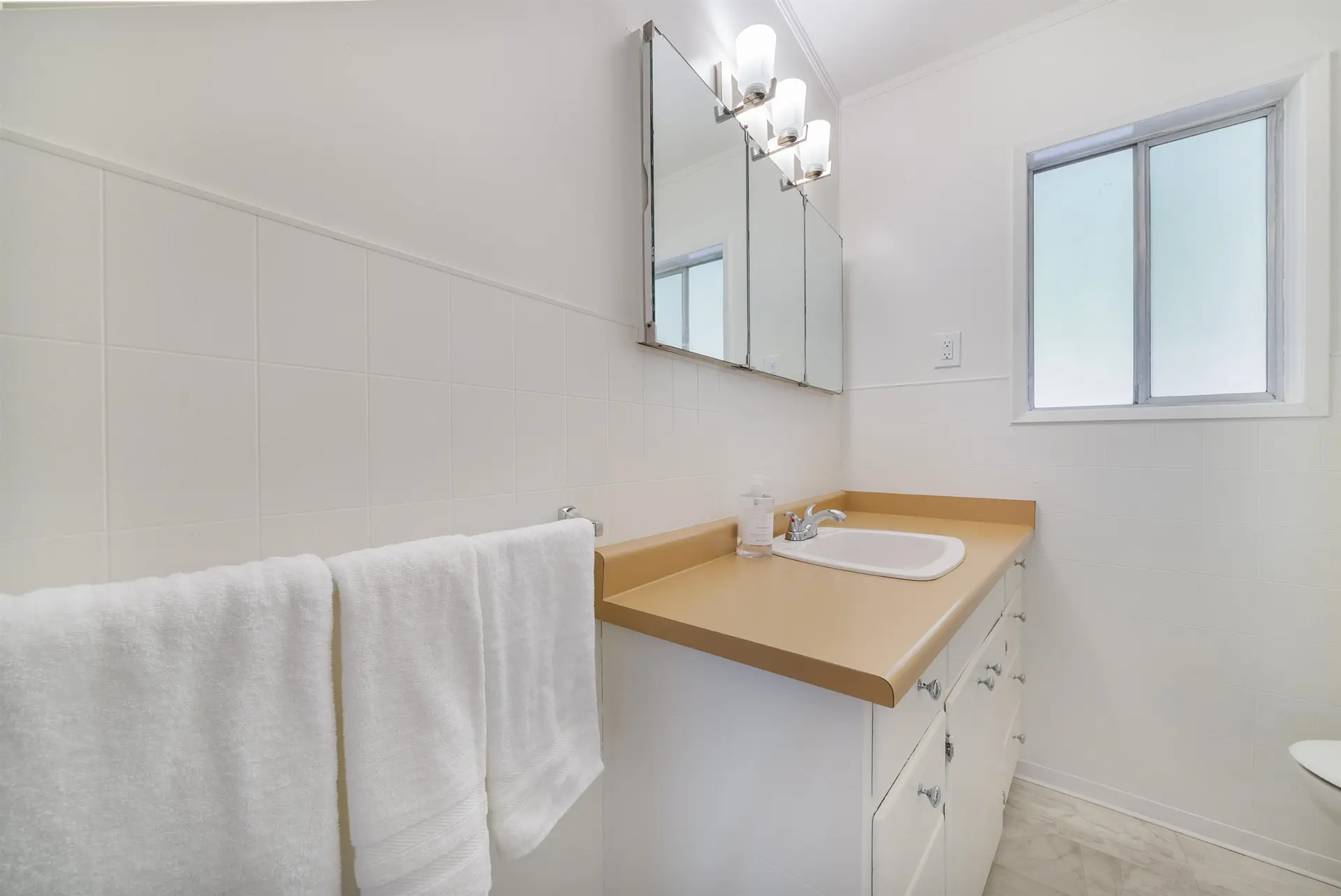 5258 Sunshine Coast Highway - Image 9