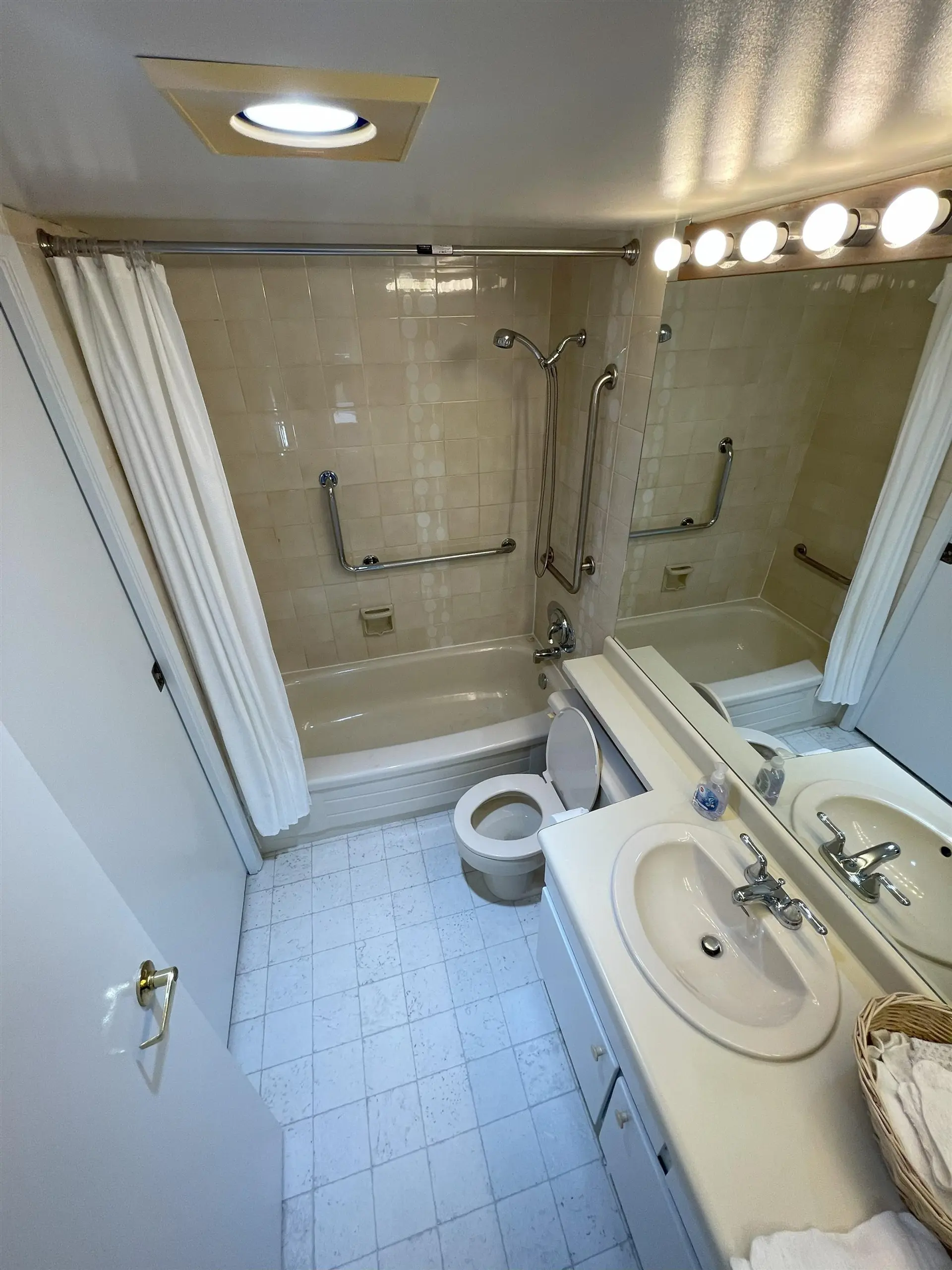 #306 3740 Albert Street - Image 3