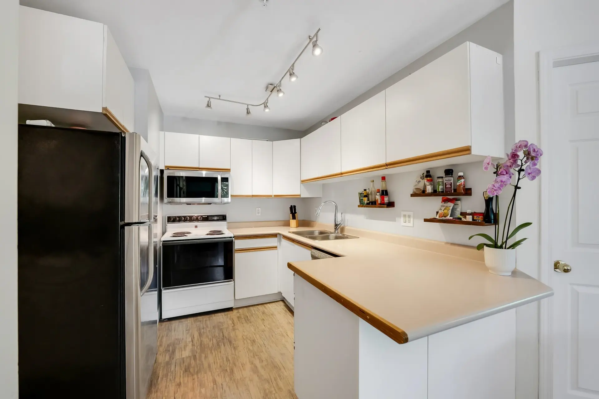 #201B 40120 Willow Crescent - Image 3