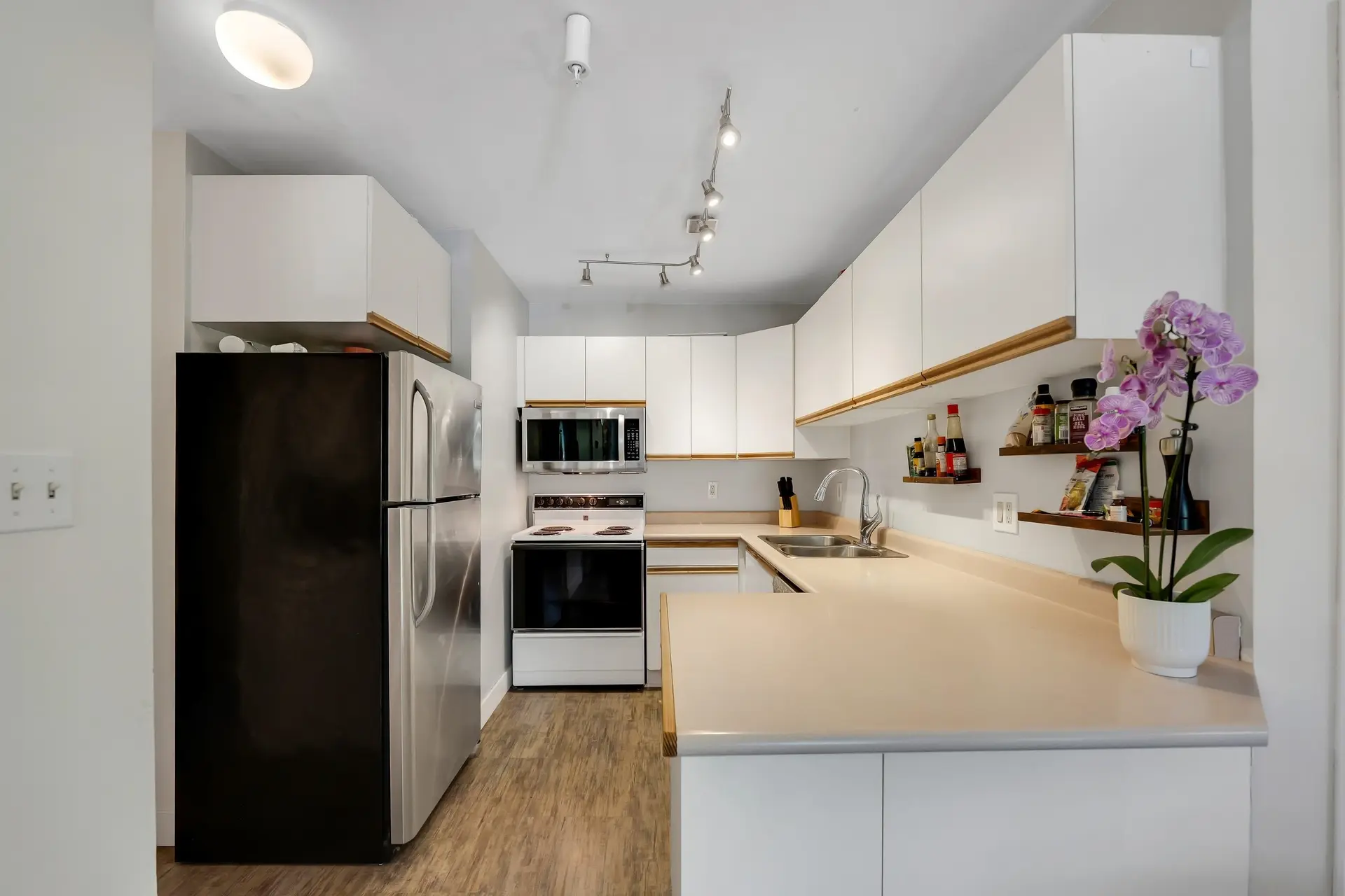 #201B 40120 Willow Crescent - Image 5