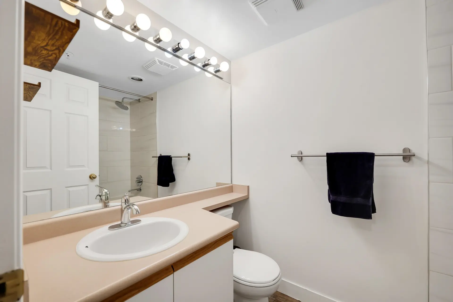 #201B 40120 Willow Crescent - Image 11