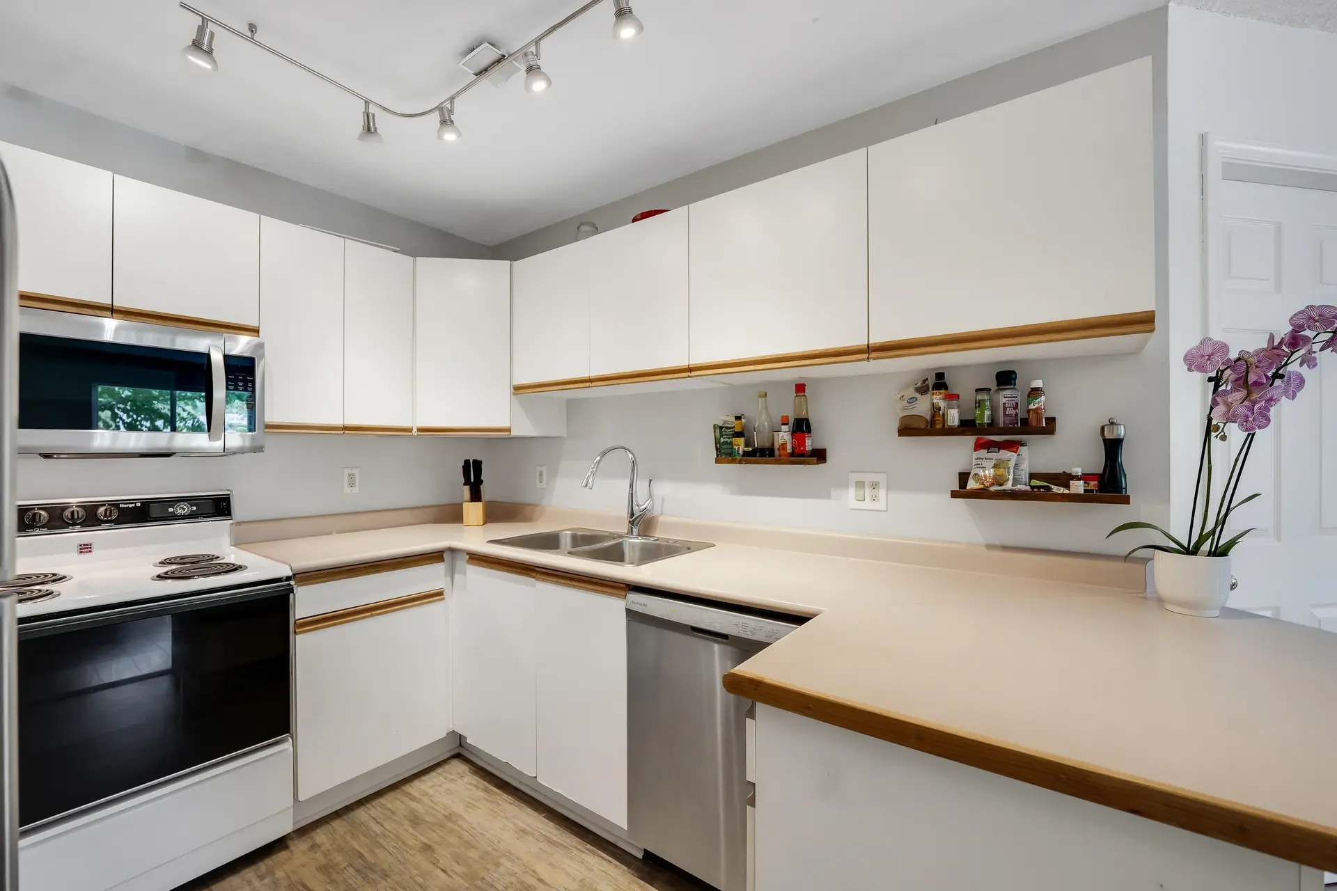 #201B 40120 Willow Crescent - Image 4