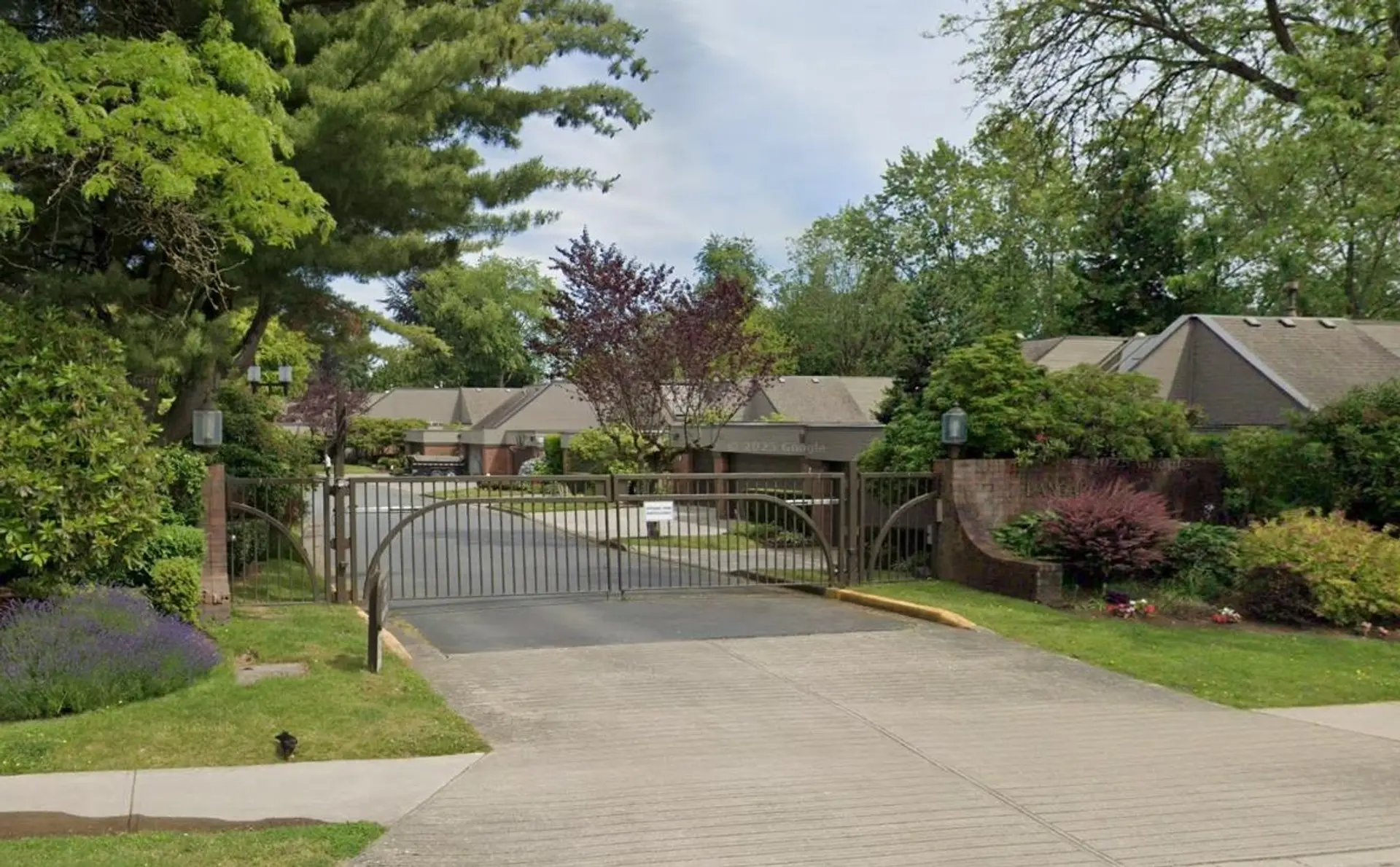 406 Greensboro Place