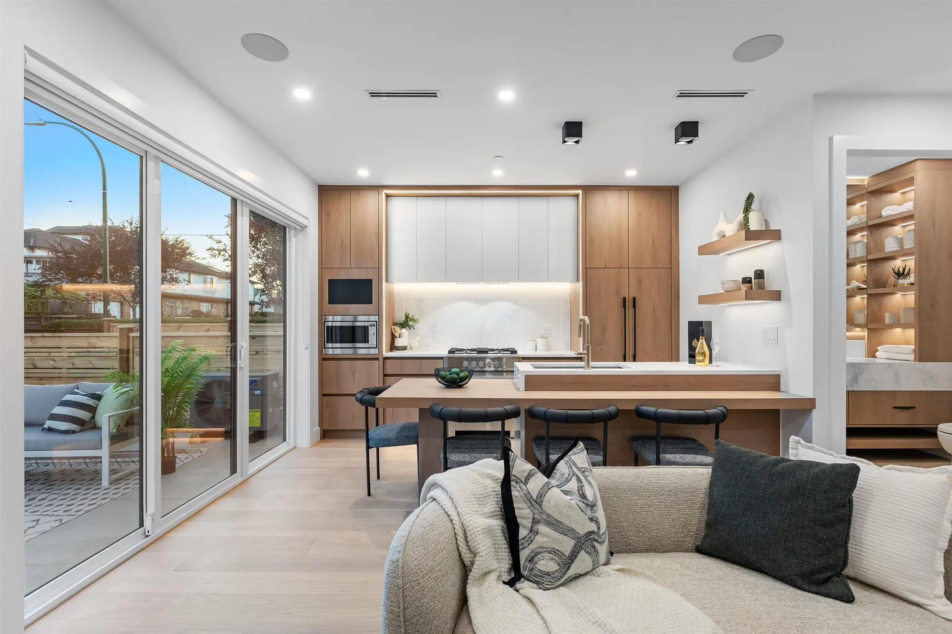 #1 2435 Napier Street - Image 6