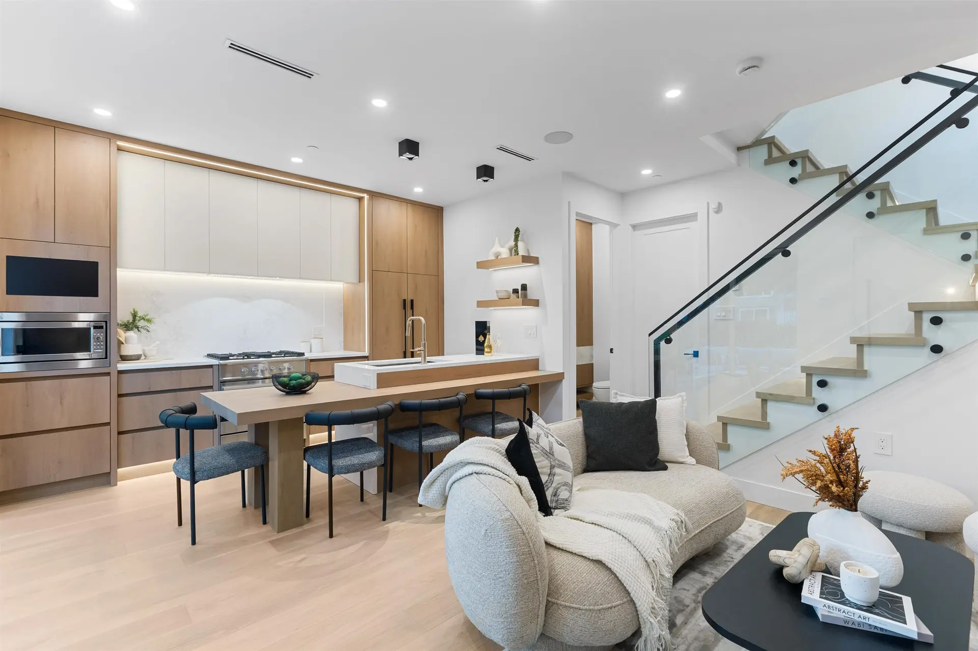 #1 2435 Napier Street - Image 5