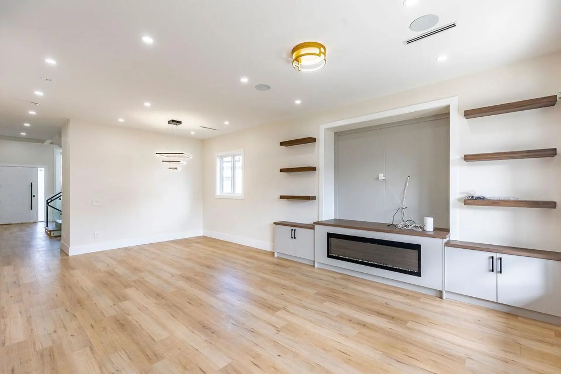 7080 192a Street - Image 4