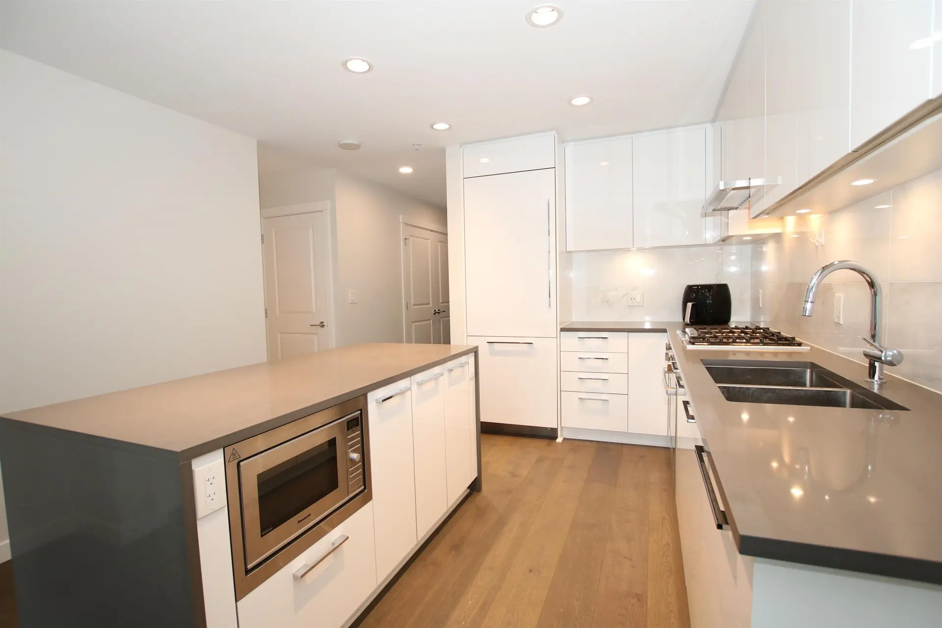 #1107 3487 Binning Road - Image 5