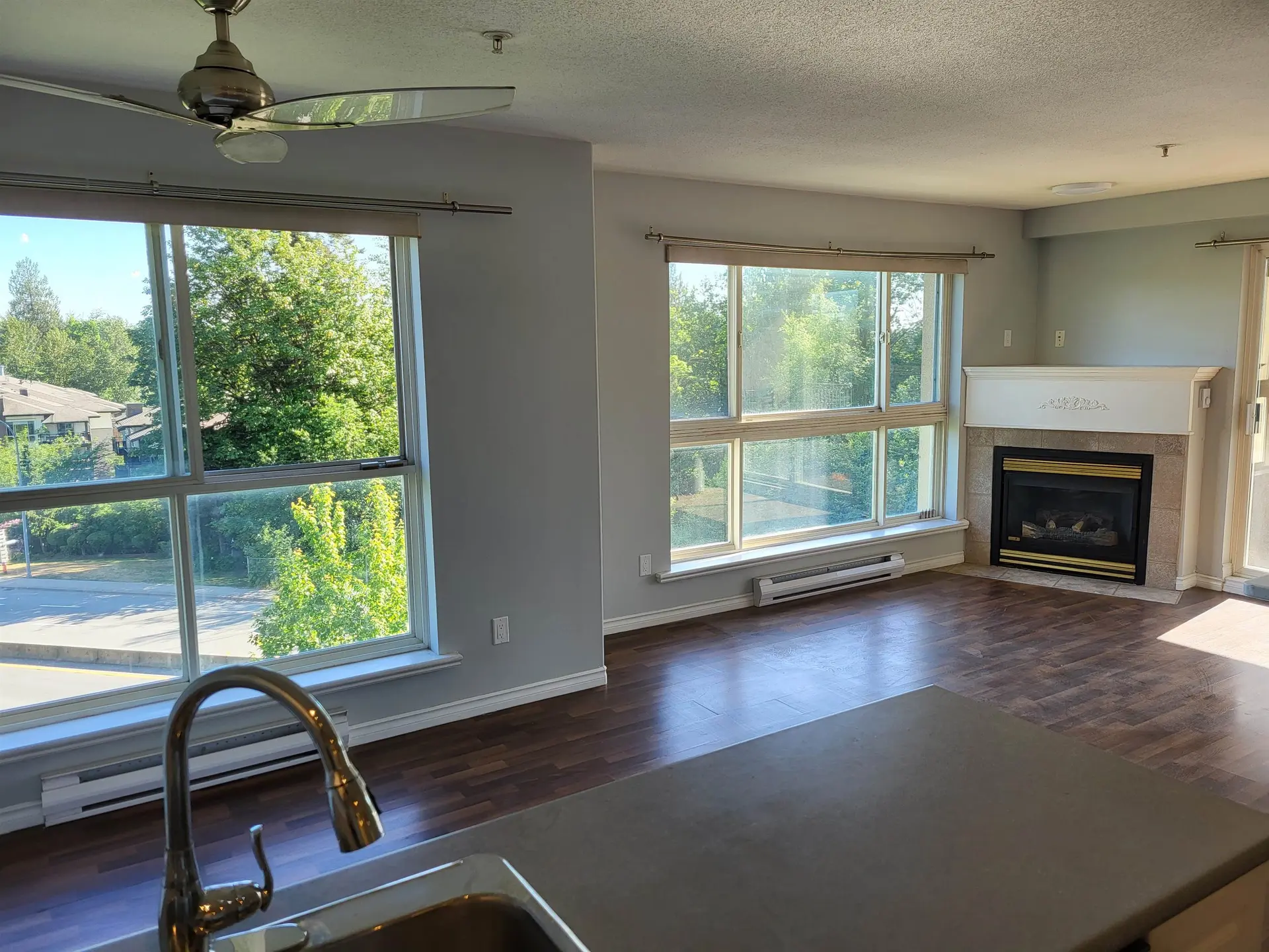#505 22230 North Avenue - Image 4