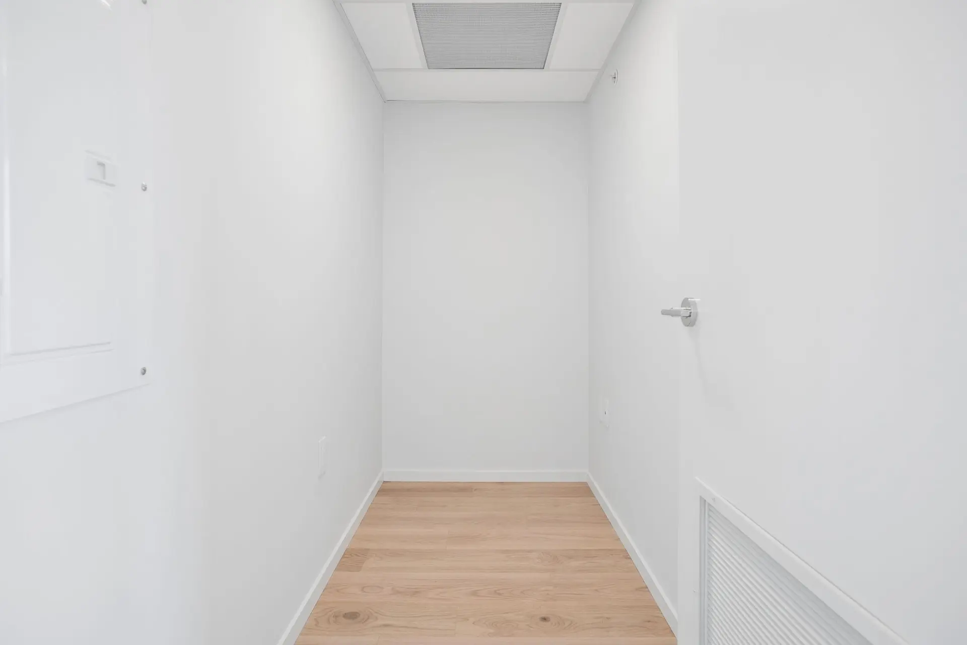 #753 5189 Earles Street - Image 7