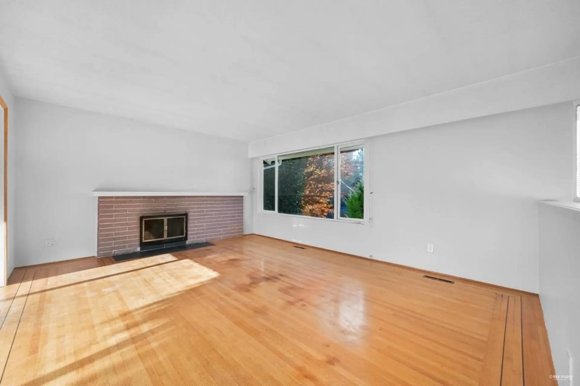 332 Laurentian Crescent - Image 6