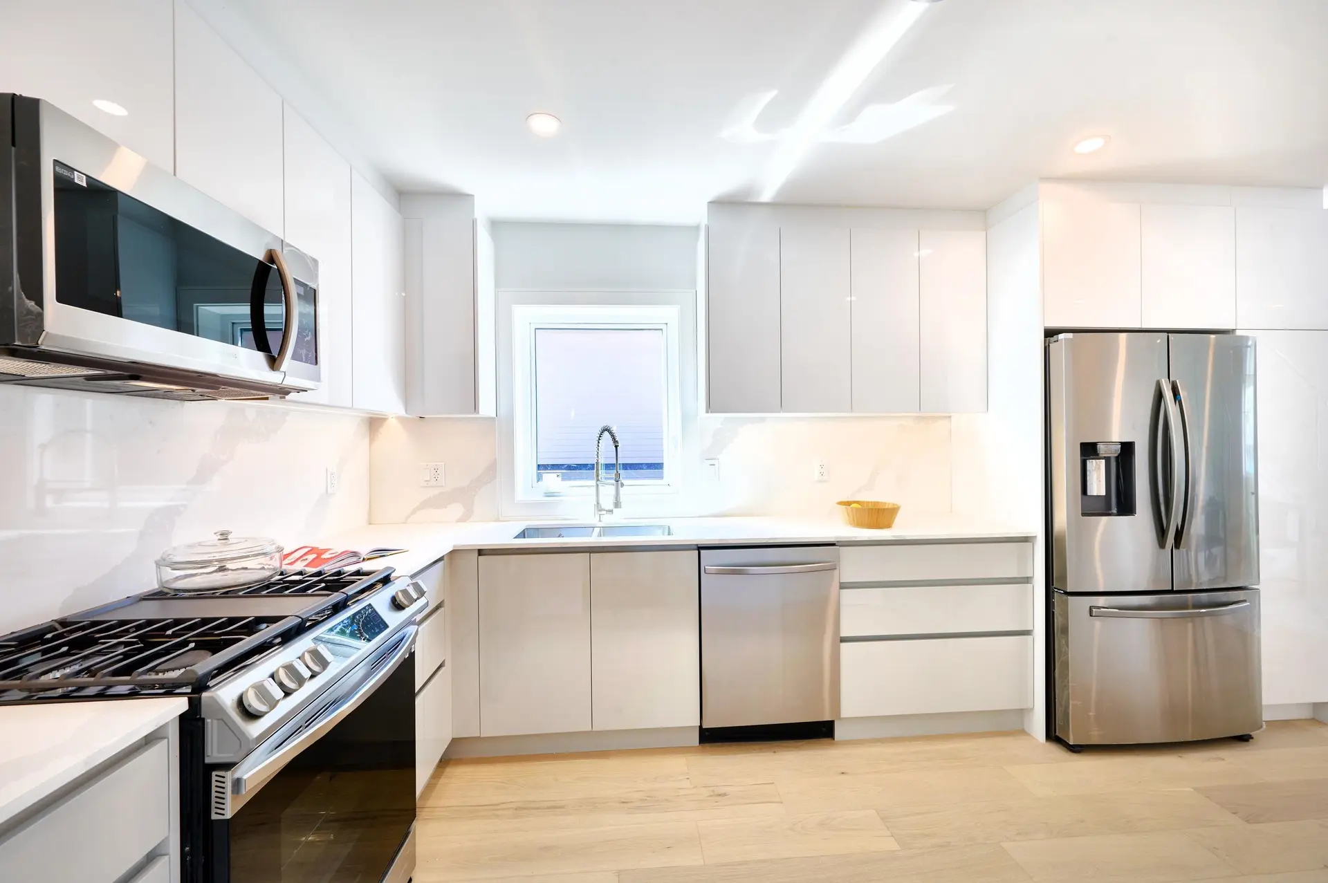 810 E 51st Avenue - Image 6