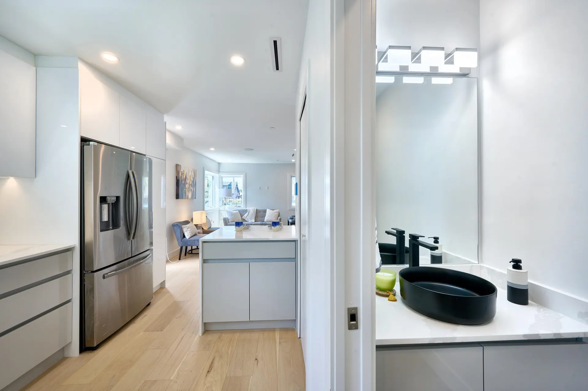 810 E 51st Avenue - Image 7