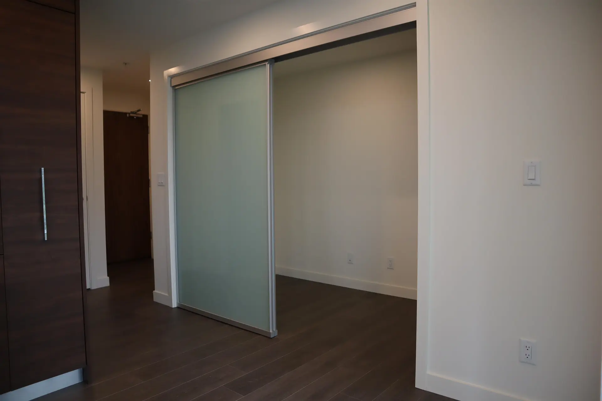 #705 585 Austin Avenue - Image 9