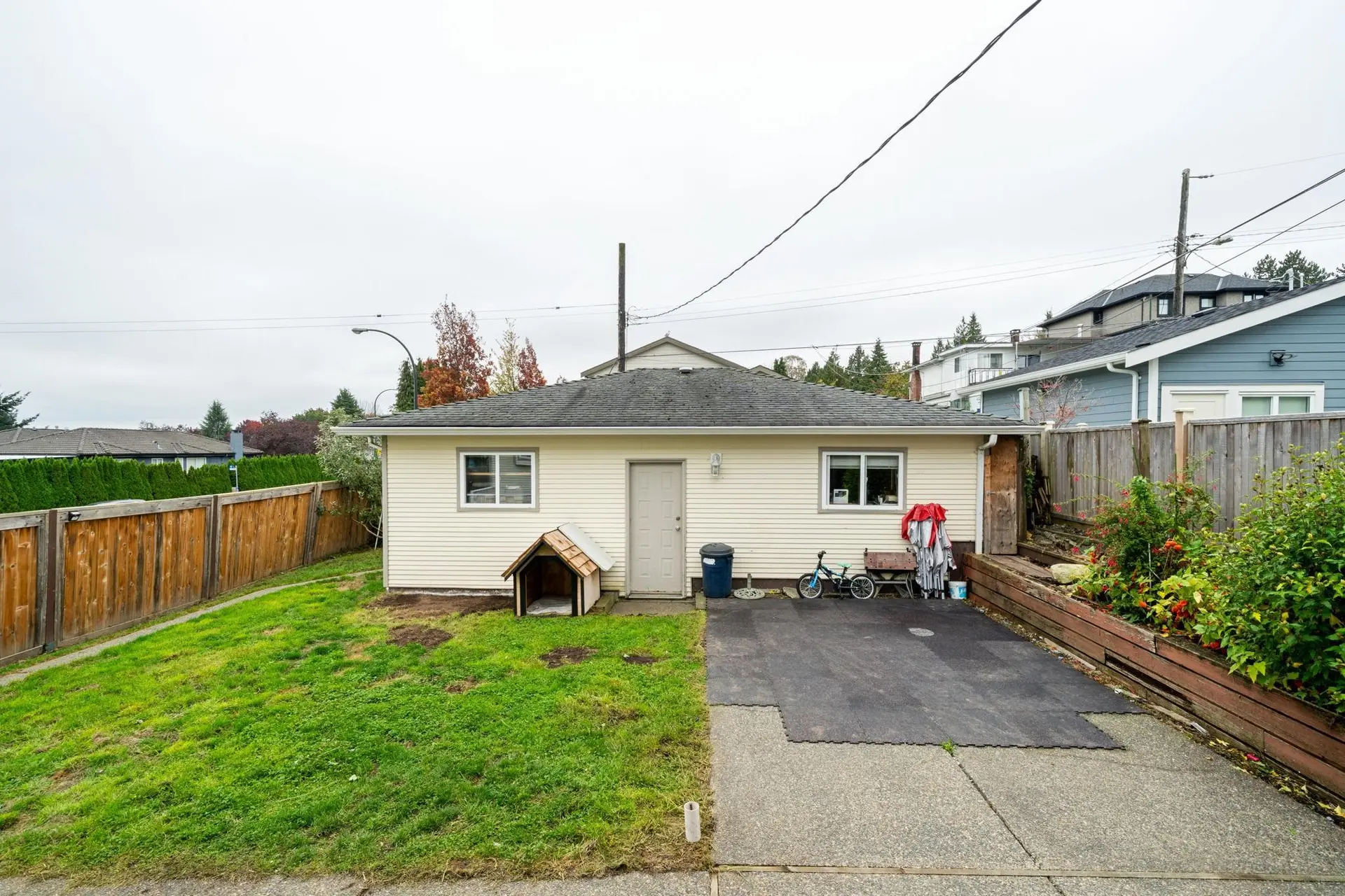 3298 E 2nd Avenue - Image 10