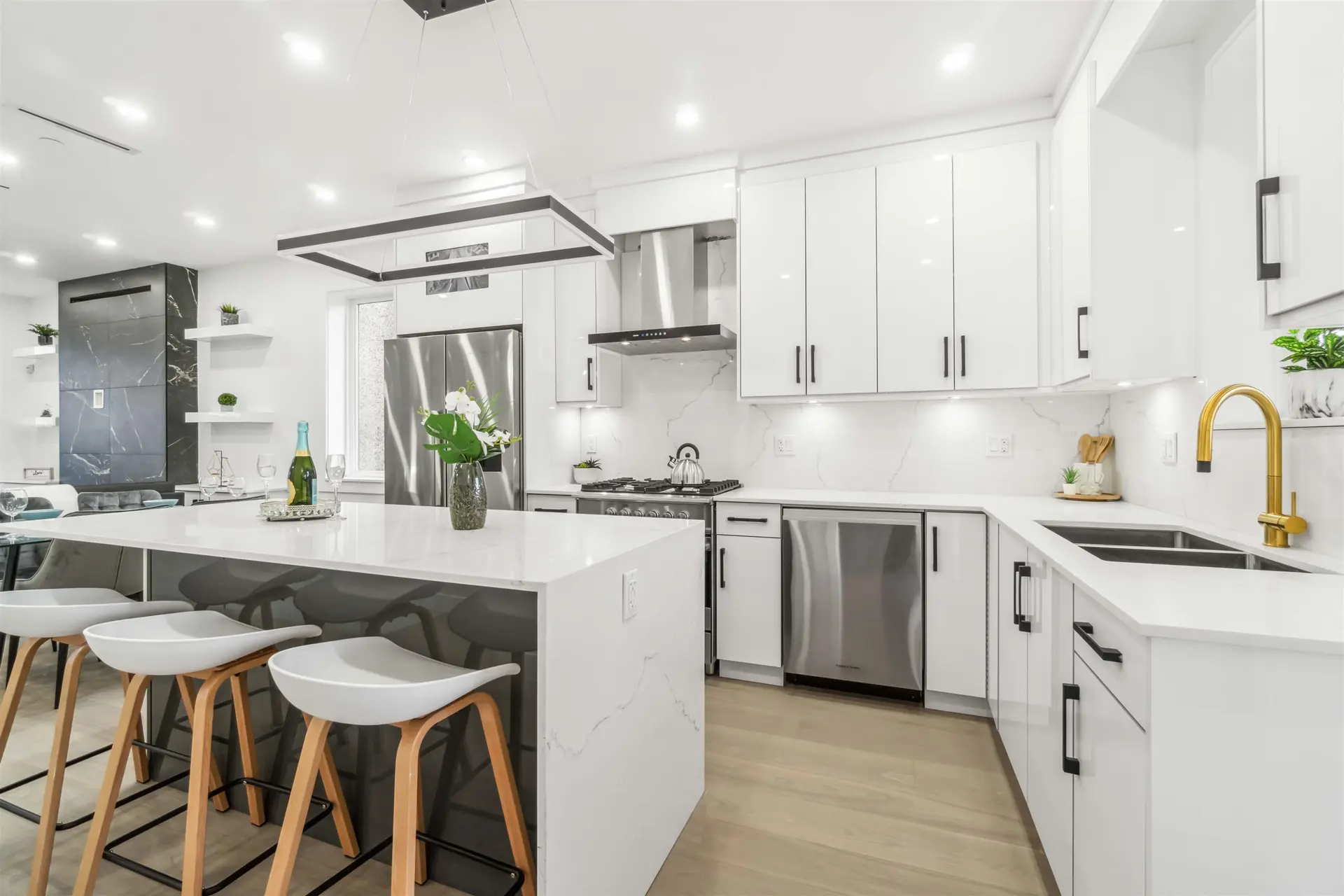 #1 5737 Clarendon Street - Image 7